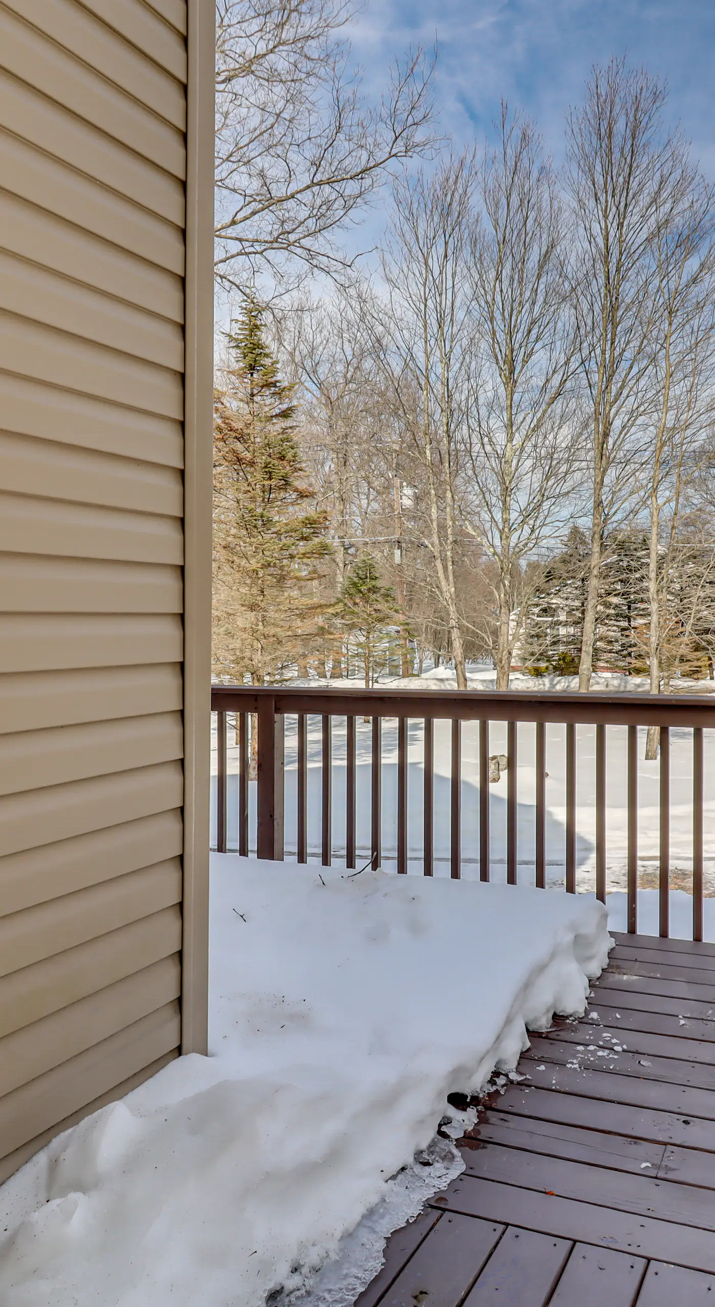 Contemporary House in Lakeside Community! Poconos