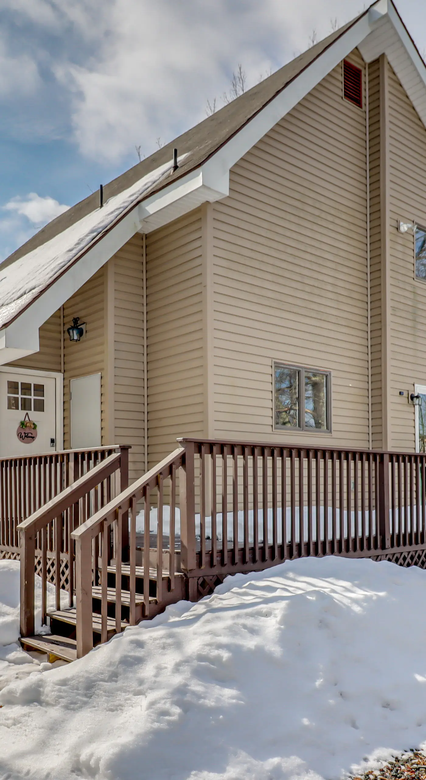 Contemporary House in Lakeside Community! Poconos