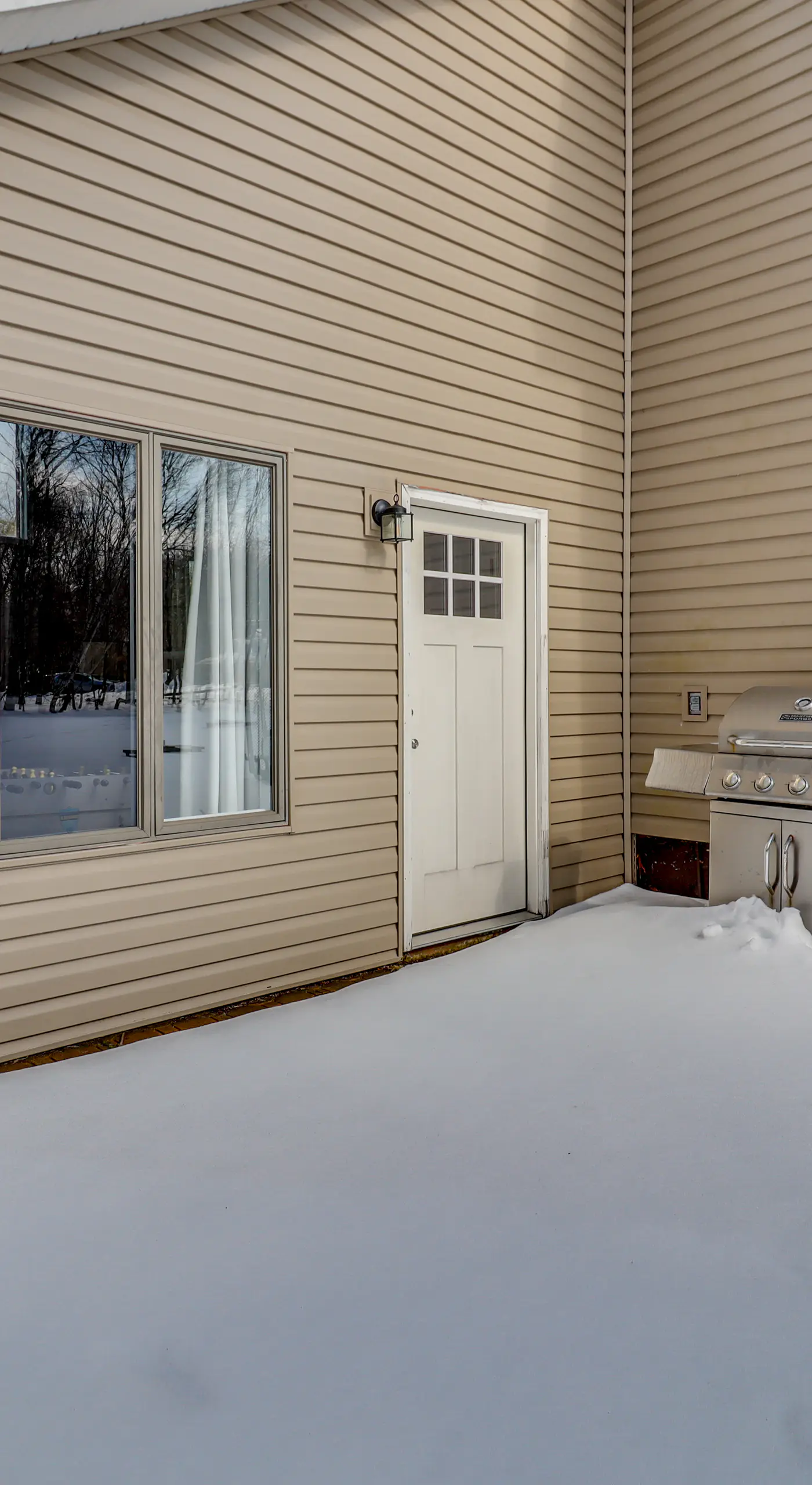 Contemporary House in Lakeside Community! Poconos
