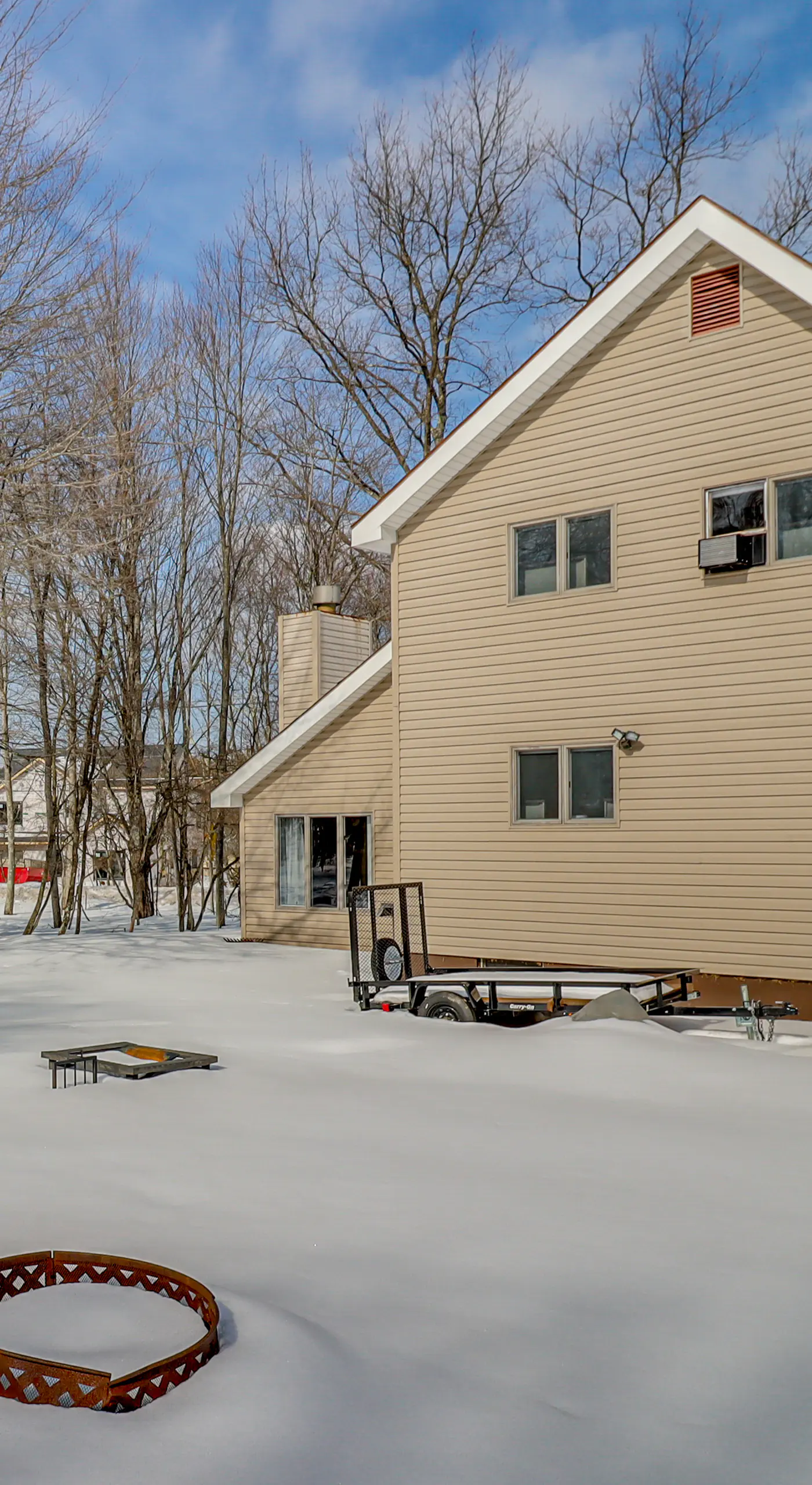 Contemporary House in Lakeside Community! Poconos