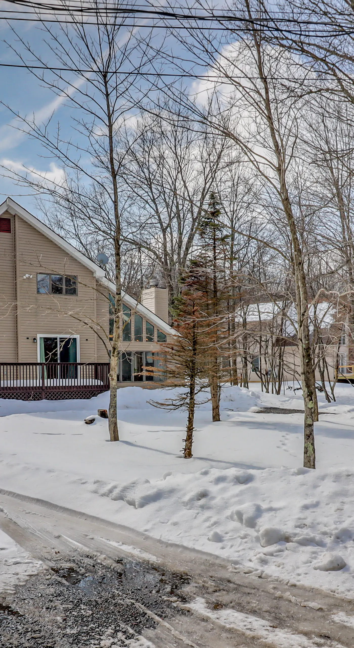Contemporary House in Lakeside Community! Poconos