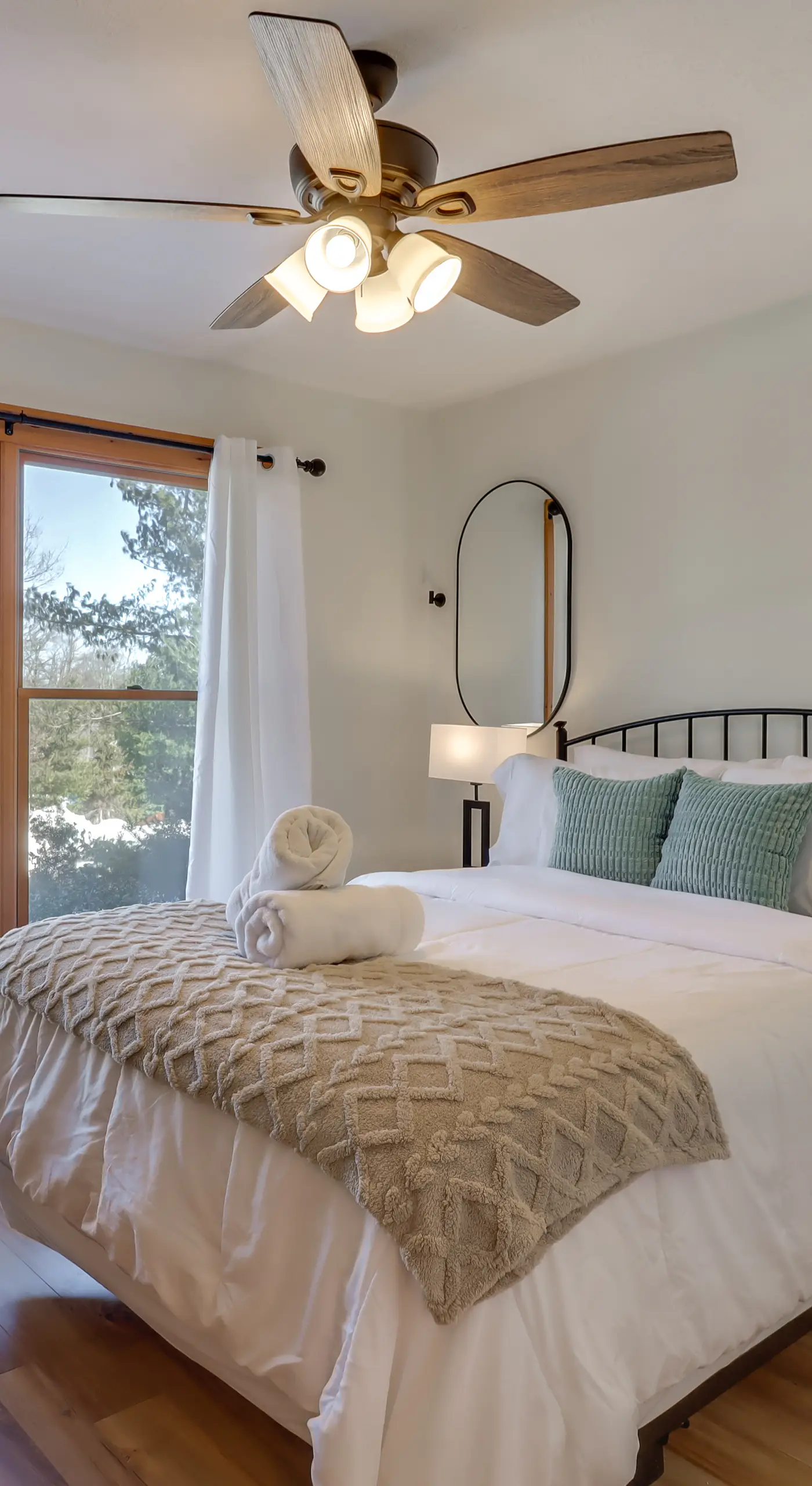 Near Slopes, Trails & Fun! Camelback Townhome