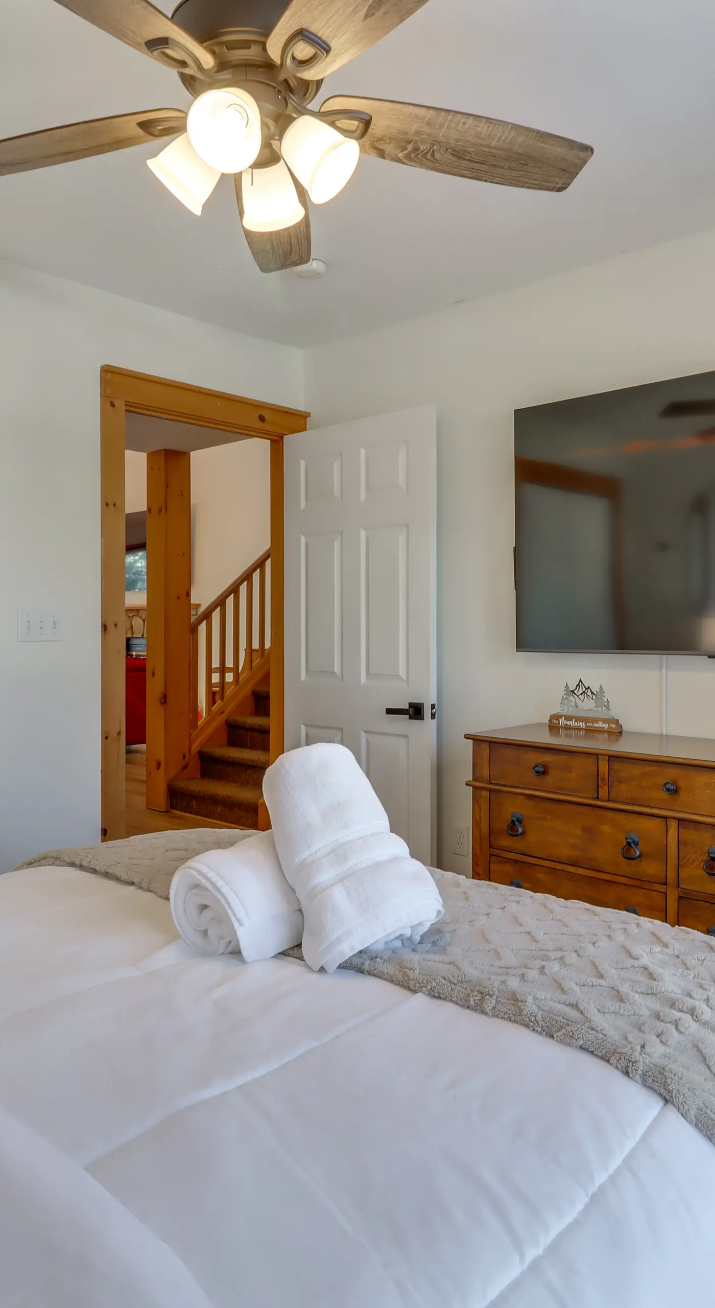 Near Slopes, Trails & Fun! Camelback Townhome