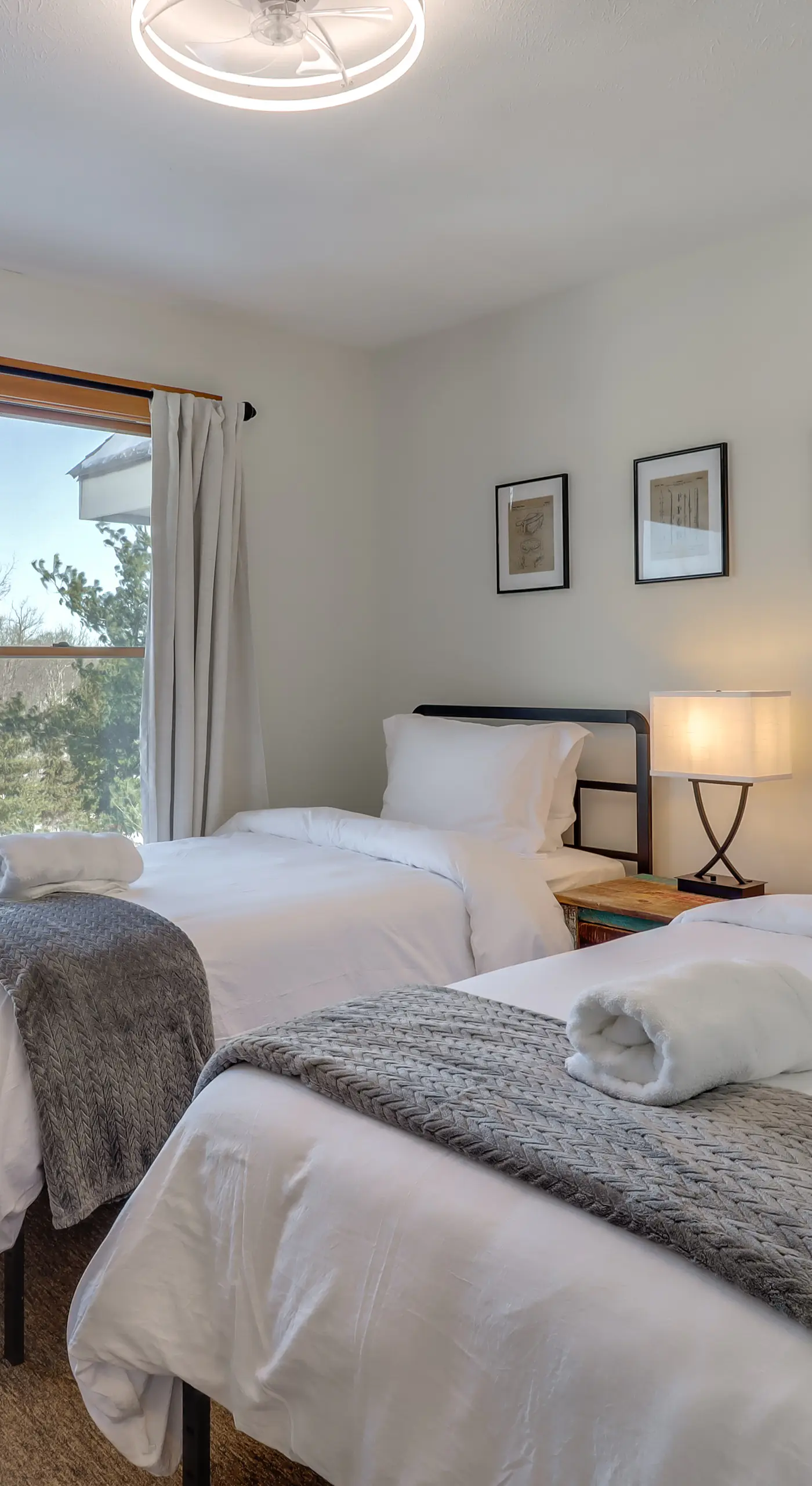 Near Slopes, Trails & Fun! Camelback Townhome