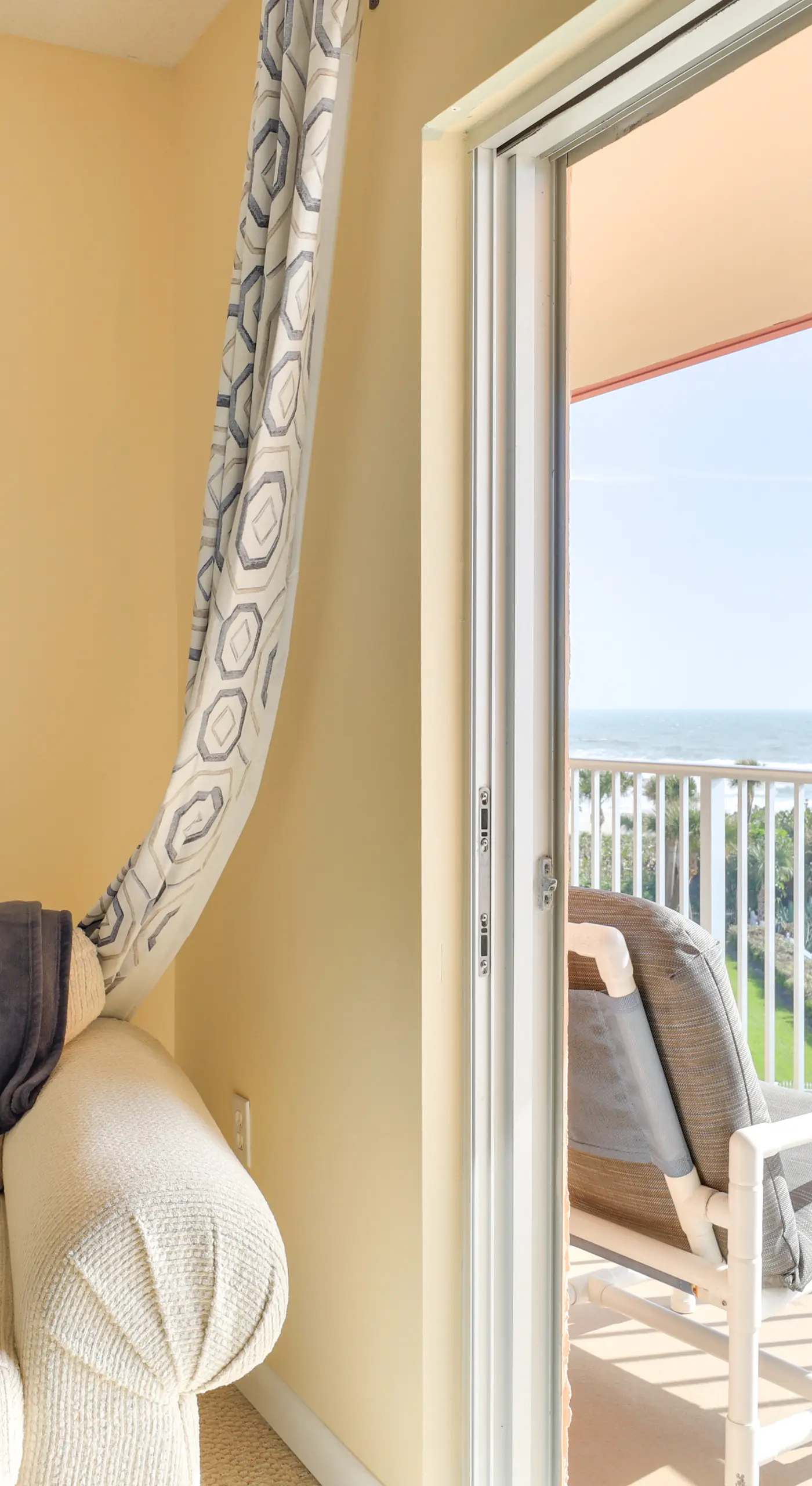 Oceanfront Cocoa Beach Condo w/ View: Walk to Pier