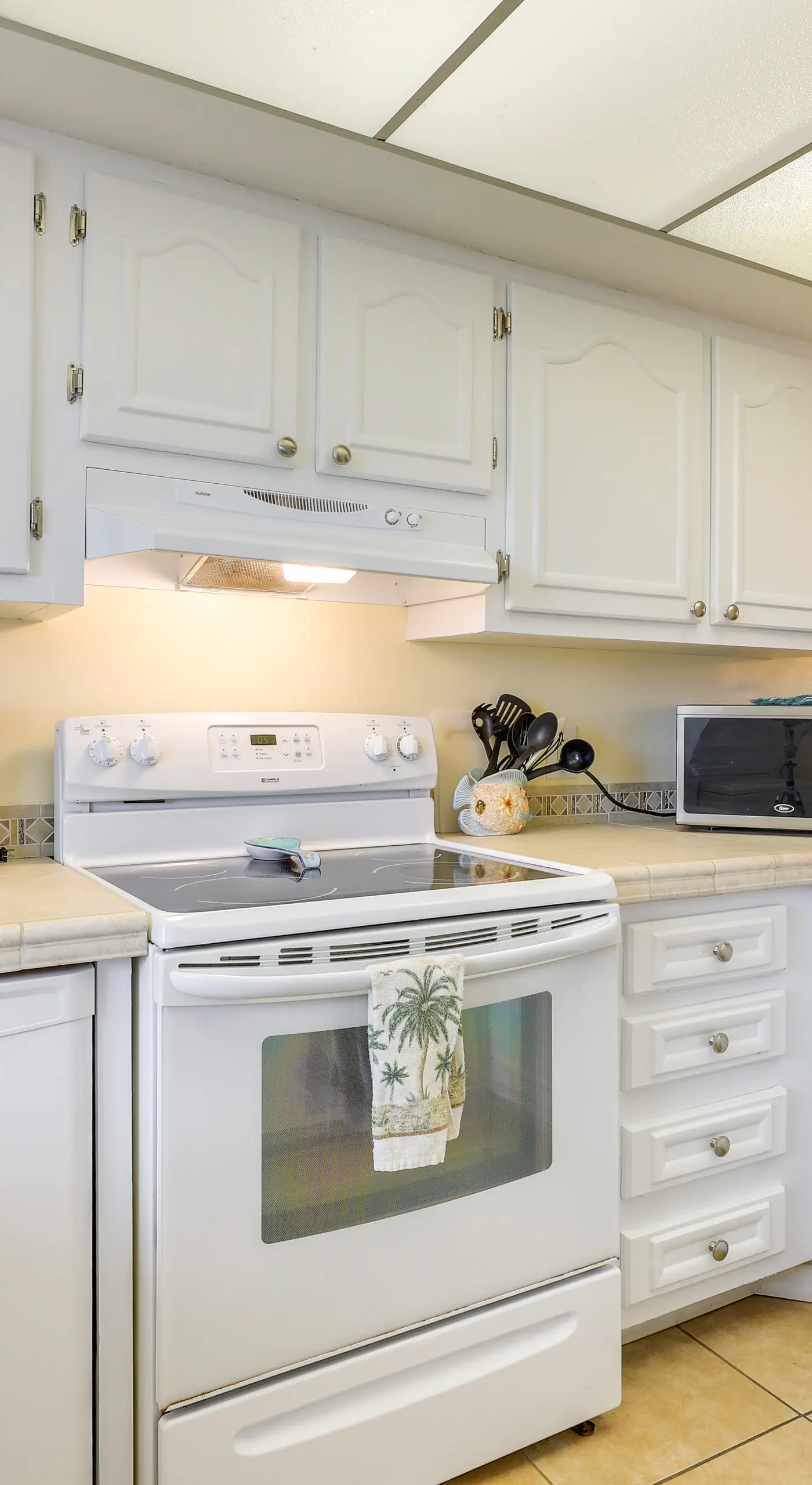 Oceanfront Cocoa Beach Condo w/ View: Walk to Pier