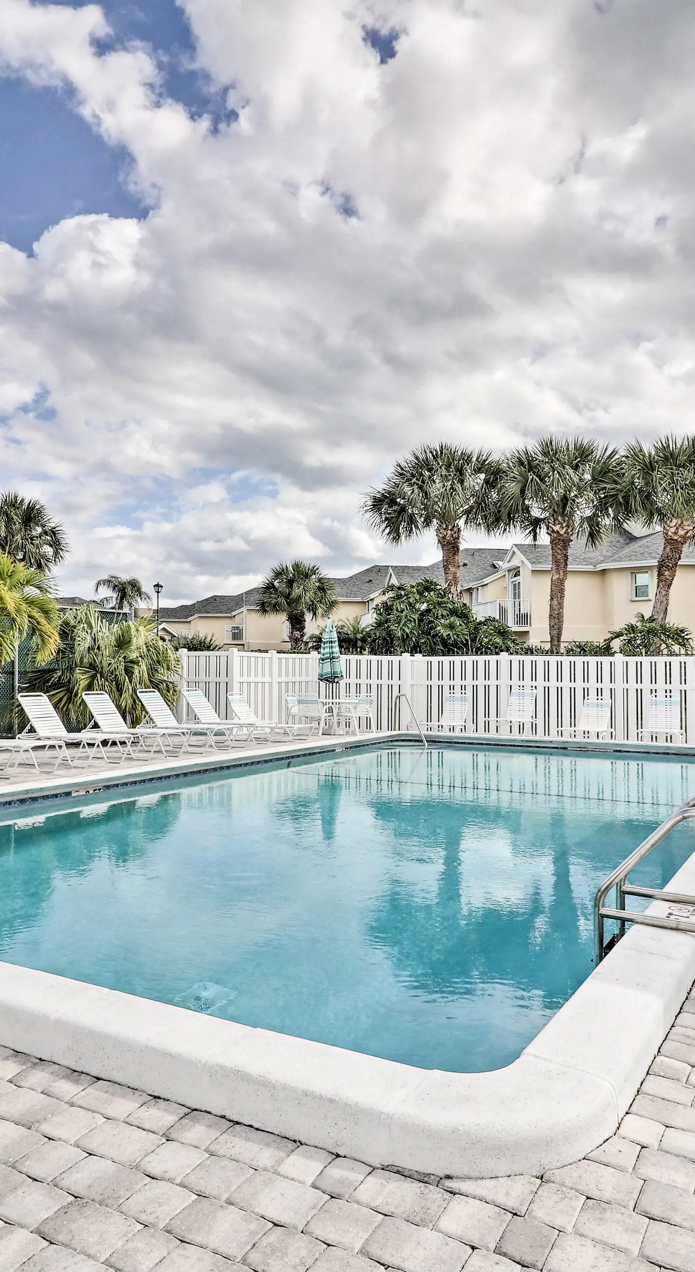 < 1 Mi to Jensen Beach: Home w/ Community Perks!