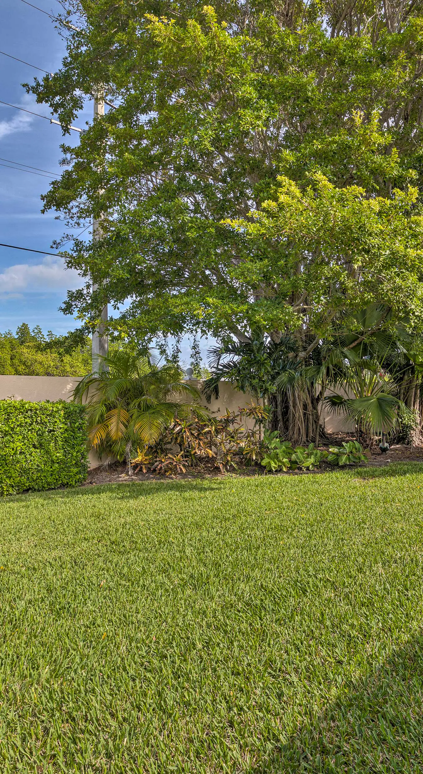 < 1 Mi to Jensen Beach: Home w/ Community Perks!