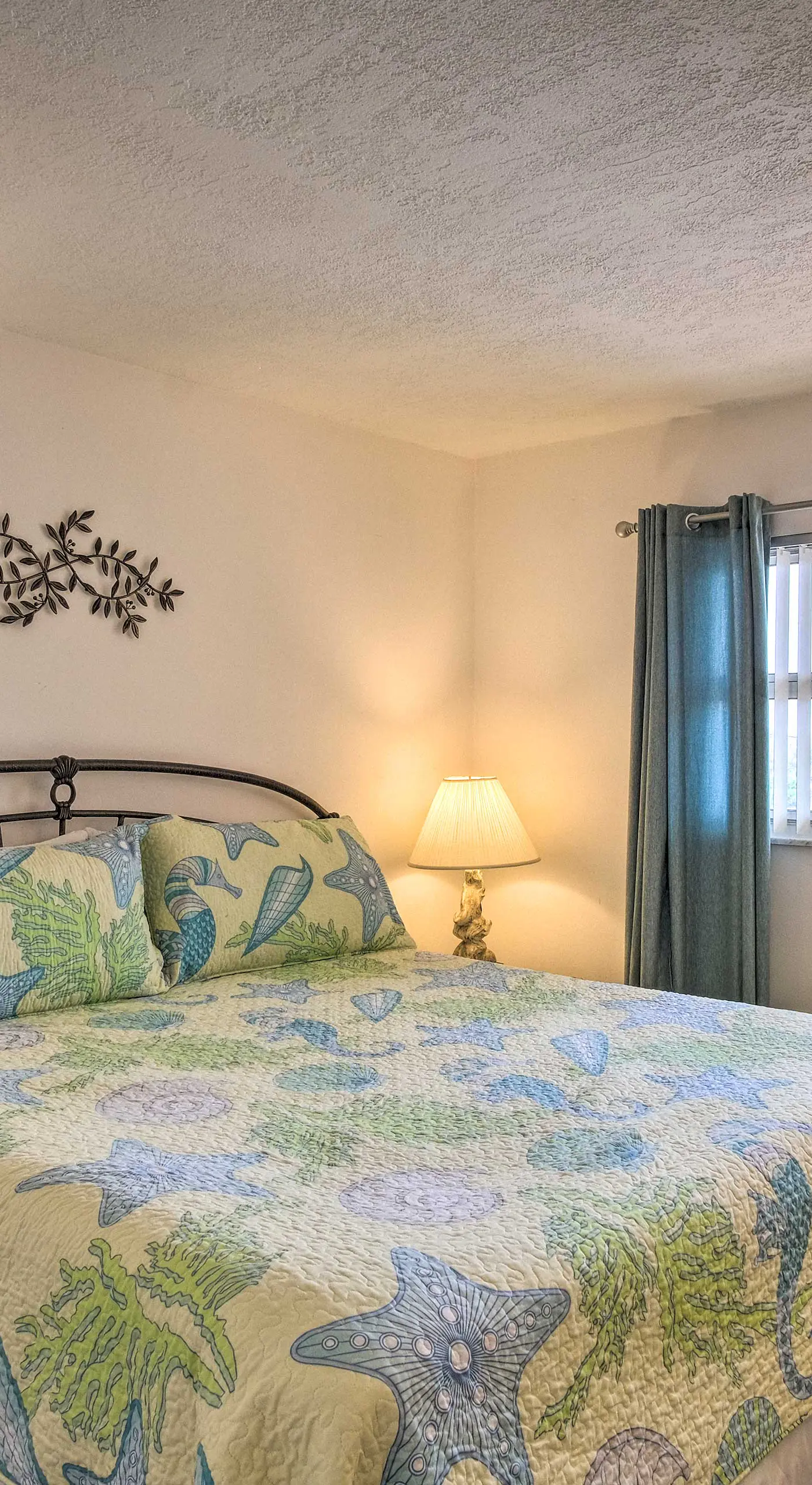 Sunny Cocoa Beach Condo w/ Balcony & Pool Access