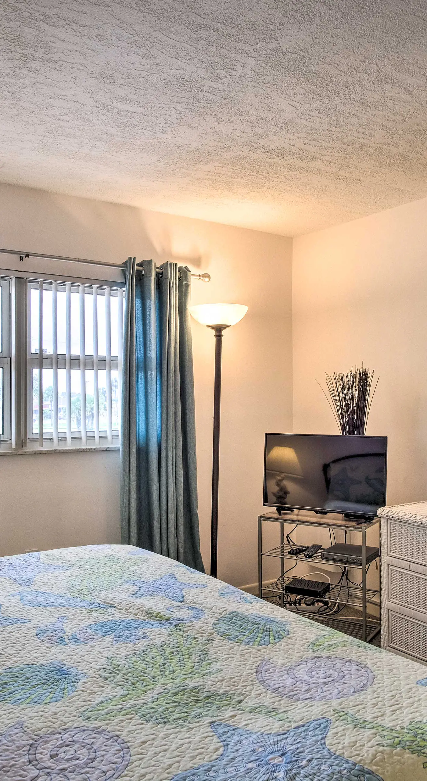 Sunny Cocoa Beach Condo w/ Balcony & Pool Access