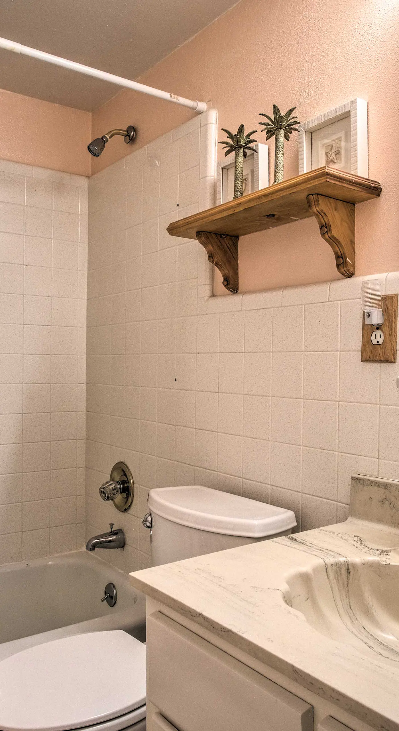 Sunny Cocoa Beach Condo w/ Balcony & Pool Access