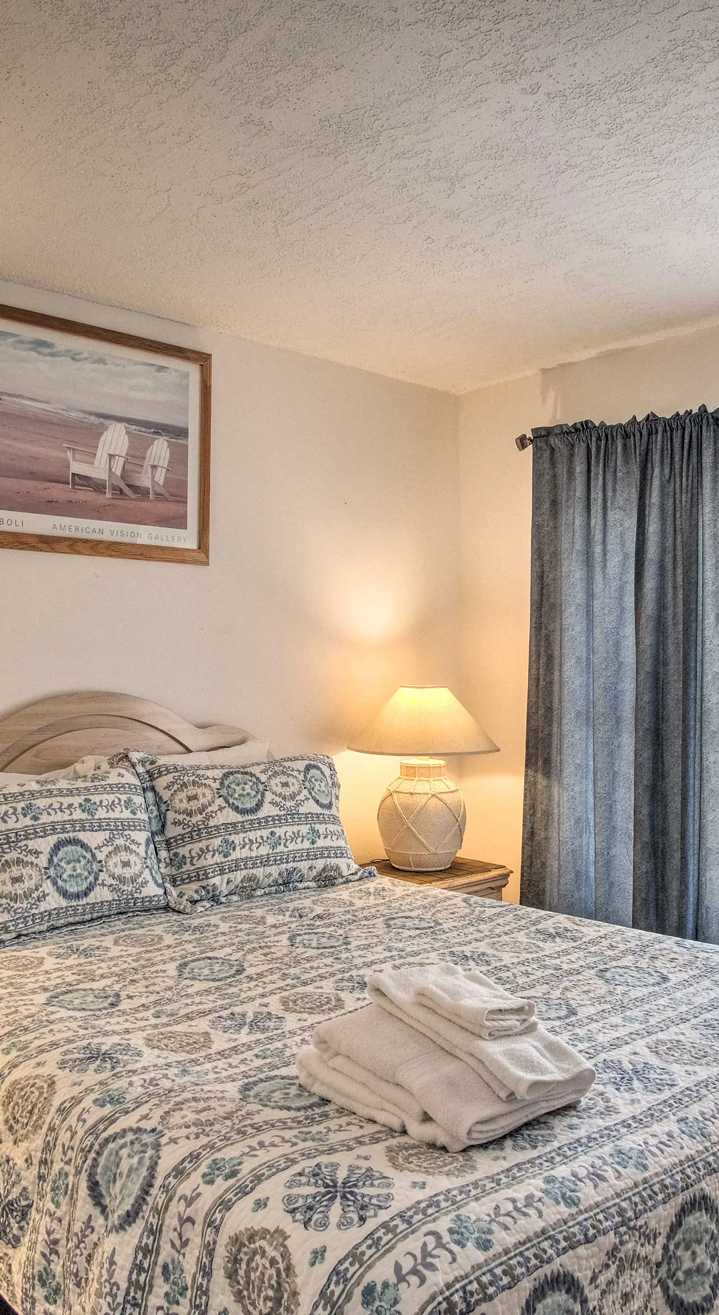 Sunny Cocoa Beach Condo w/ Balcony & Pool Access