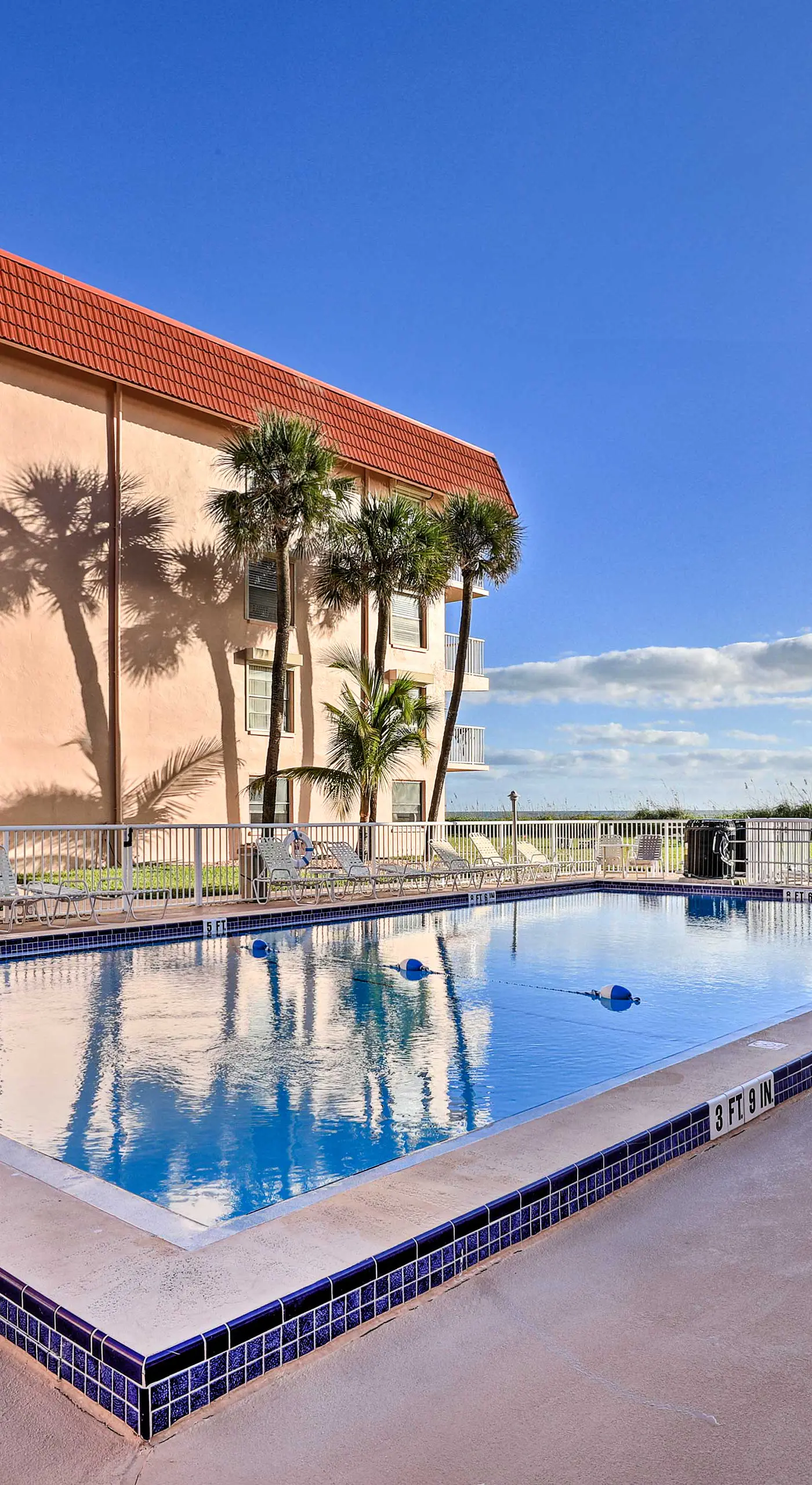 Sunny Cocoa Beach Condo w/ Balcony & Pool Access