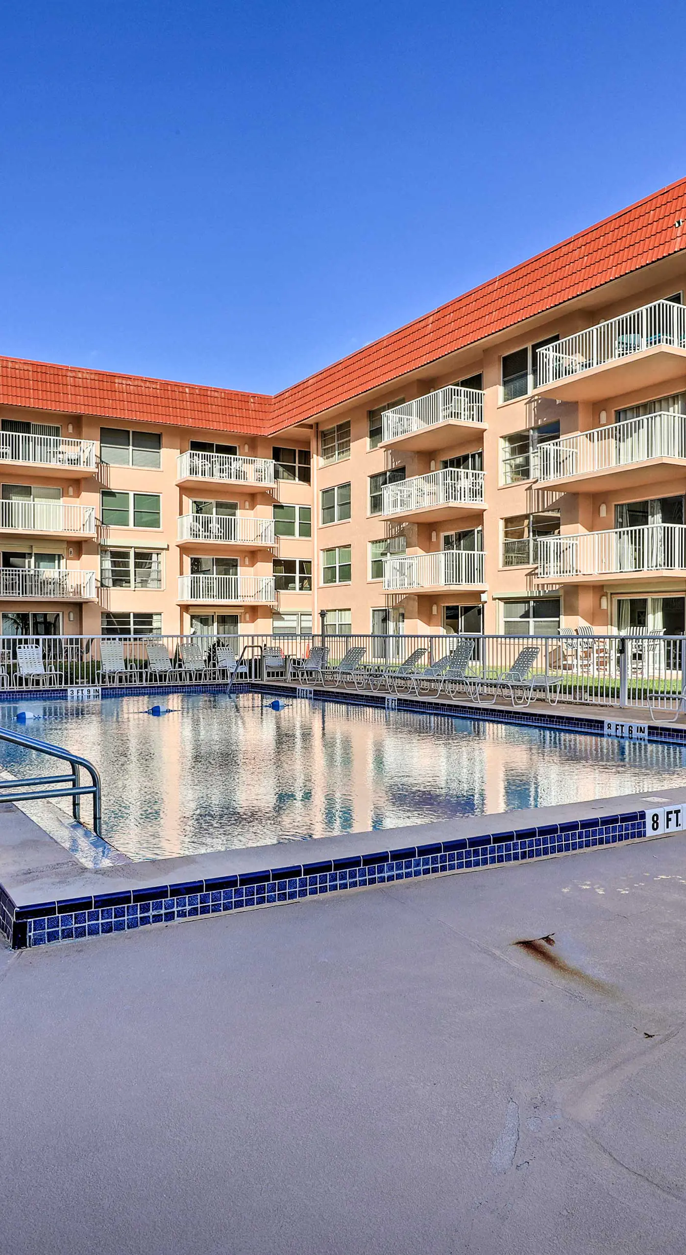 Sunny Cocoa Beach Condo w/ Balcony & Pool Access