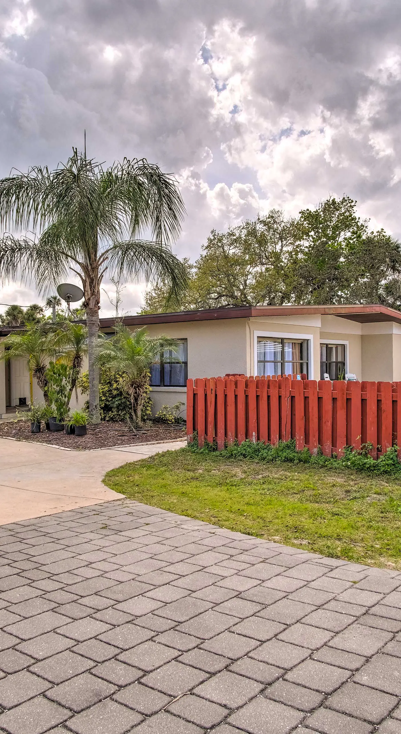 Cozy Melbourne Home w/ Deck & Pool: 5 Mi to Beach!