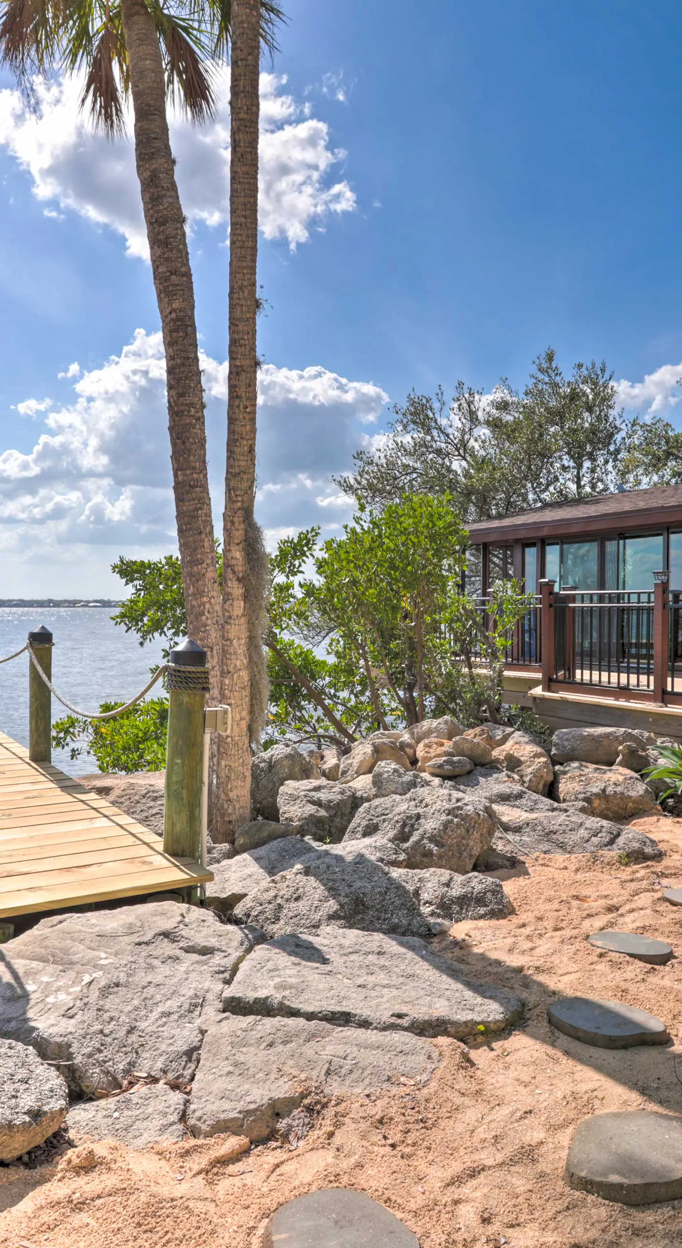 Riverfront Merritt Island Bungalow w/ Dock & Deck