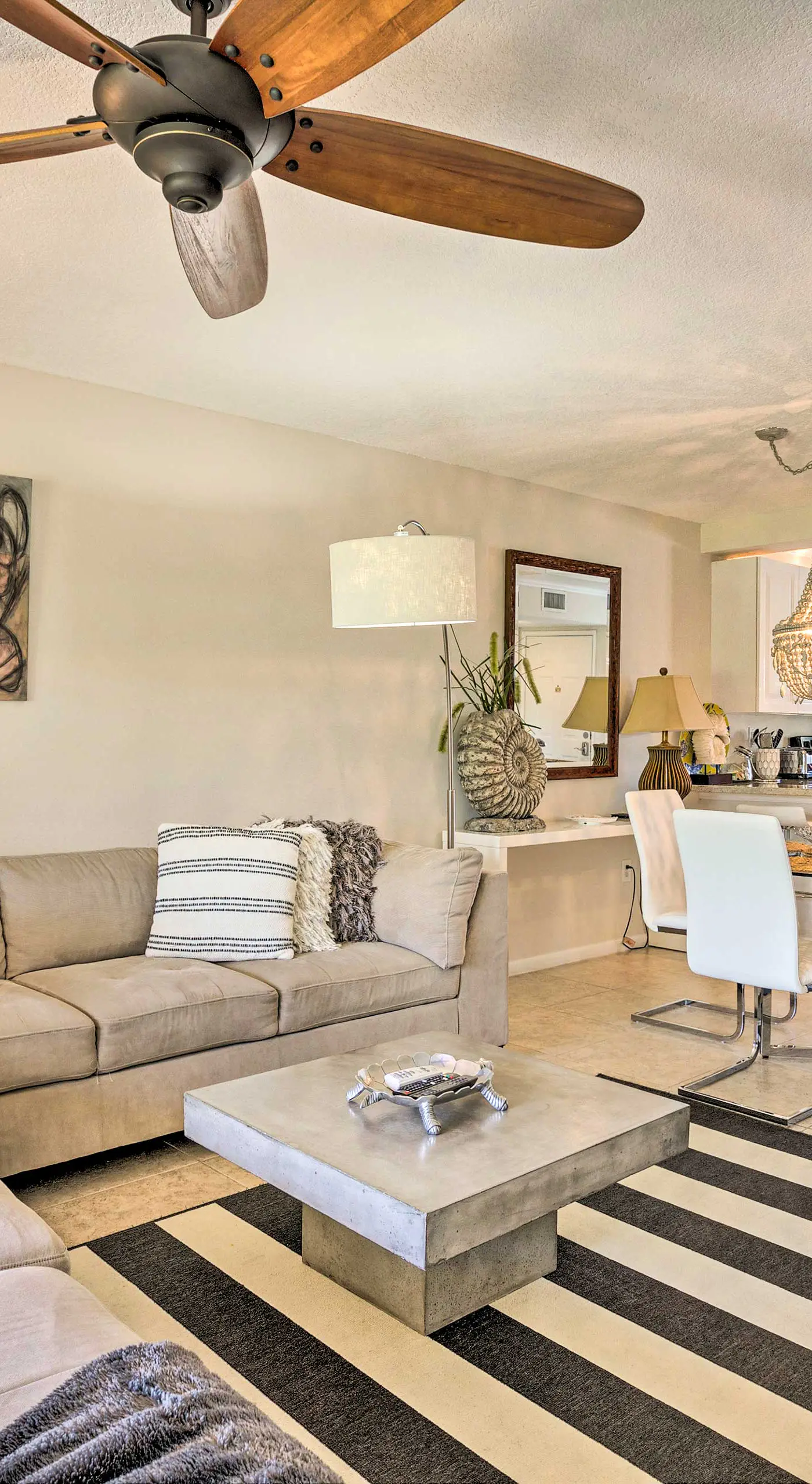 Jupiter Condo w/ Pool Access, Walk to Beach!