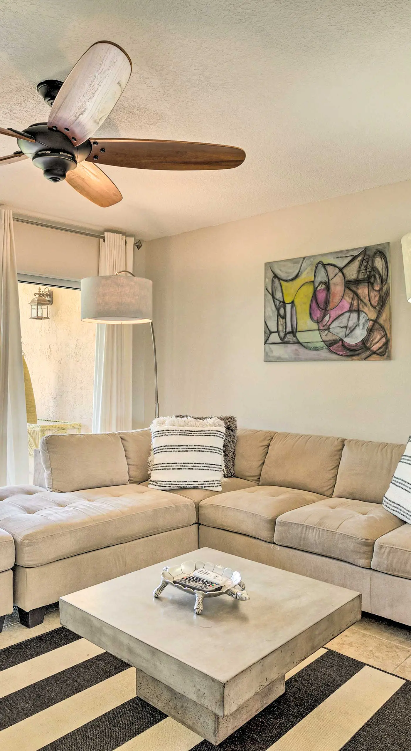 Jupiter Condo w/ Pool Access, Walk to Beach!