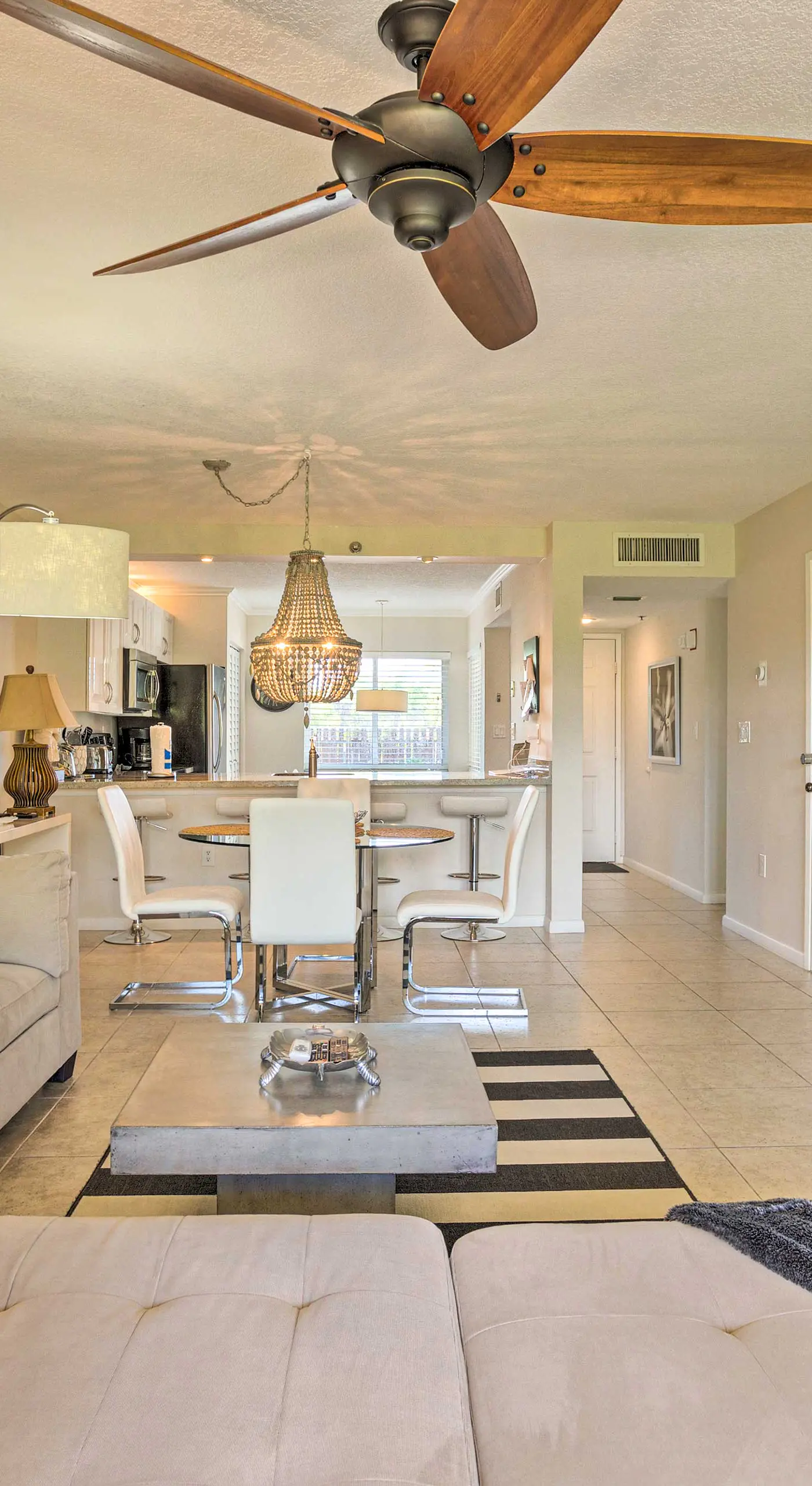 Jupiter Condo w/ Pool Access, Walk to Beach!