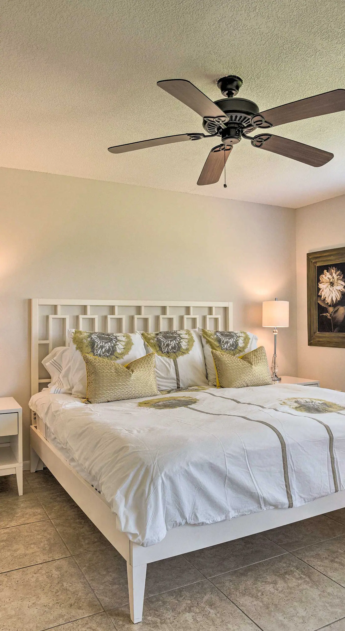 Jupiter Condo w/ Pool Access, Walk to Beach!