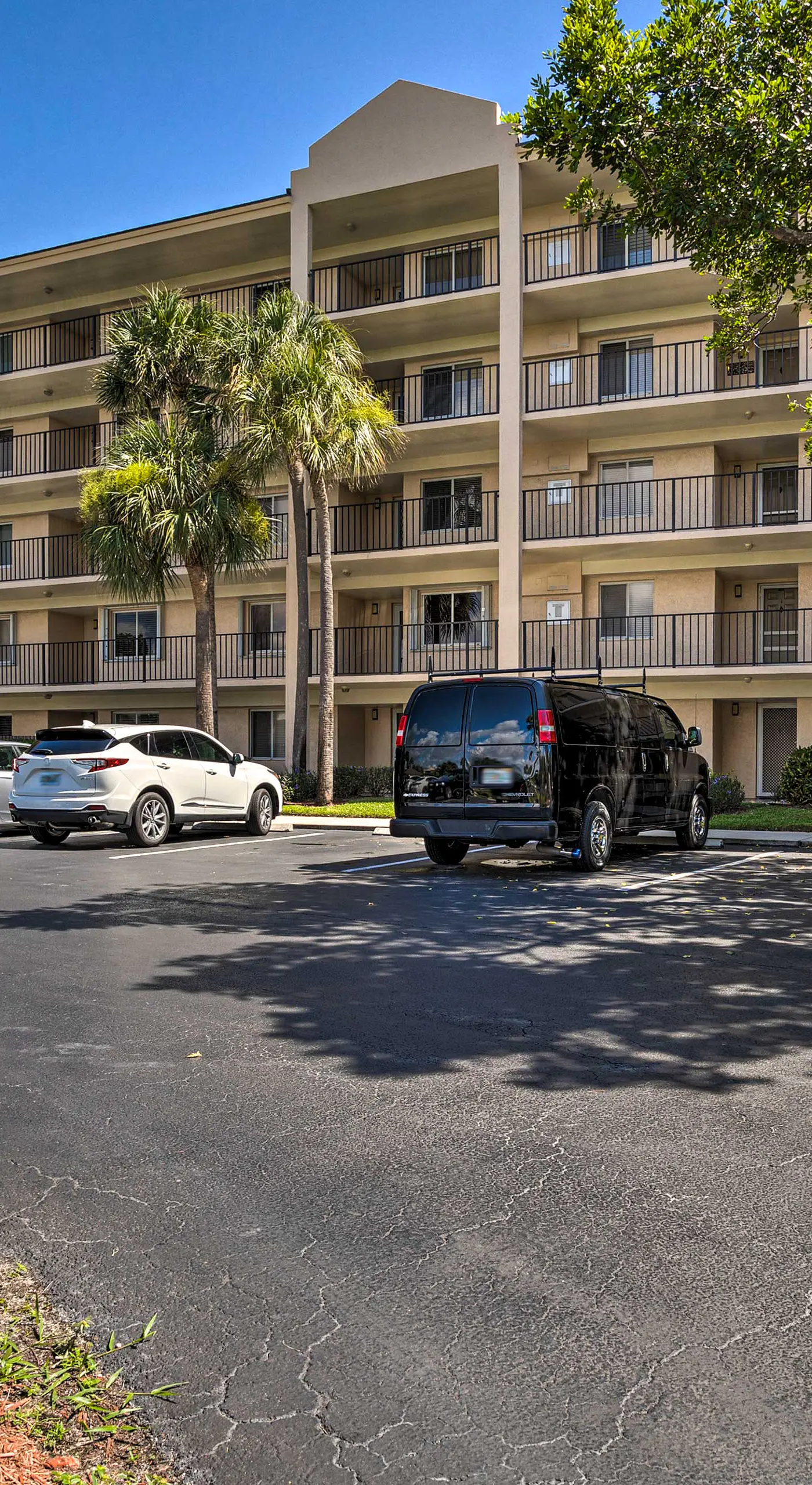 Jupiter Condo w/ Pool Access, Walk to Beach!
