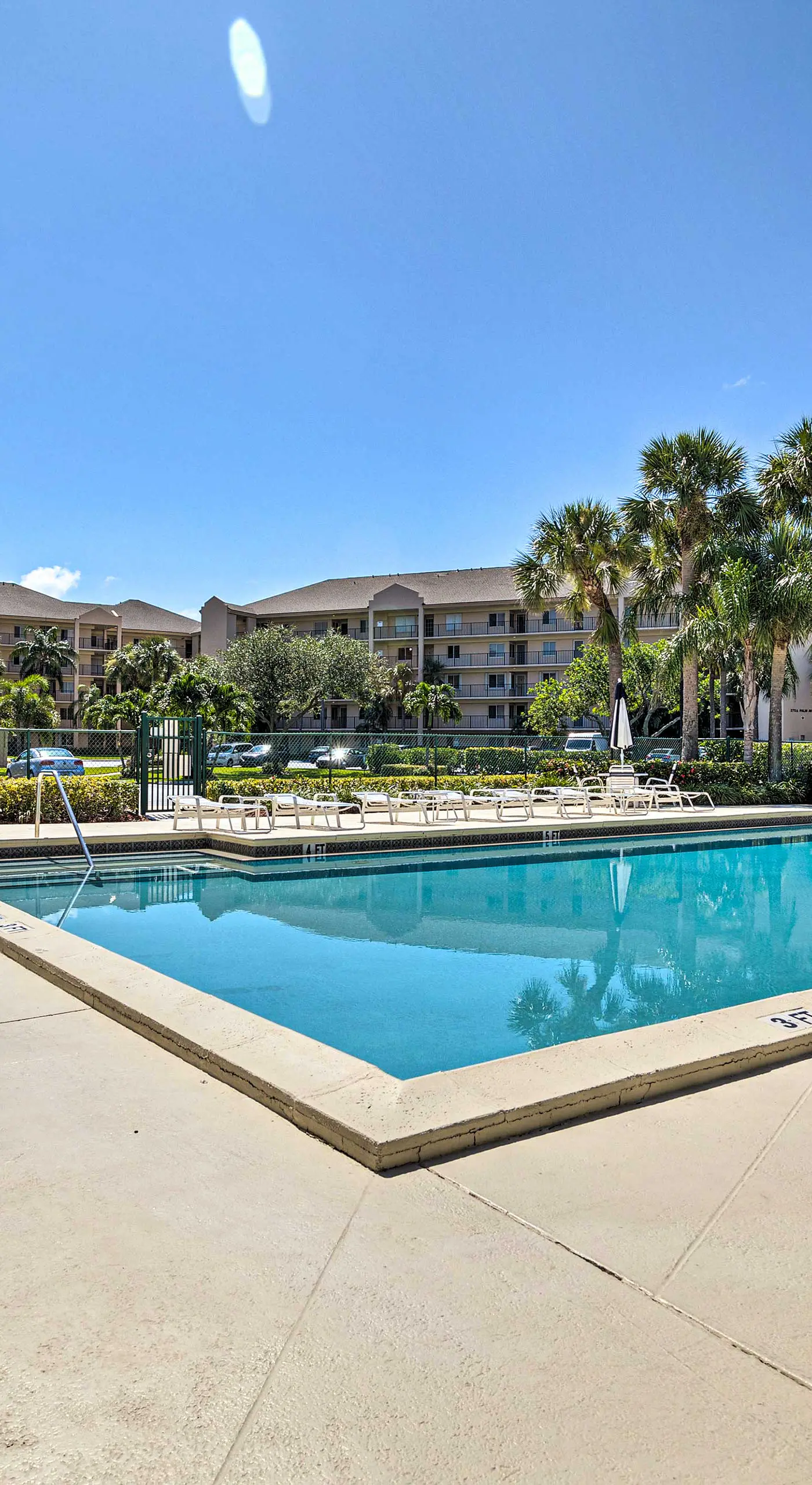 Jupiter Condo w/ Pool Access, Walk to Beach!
