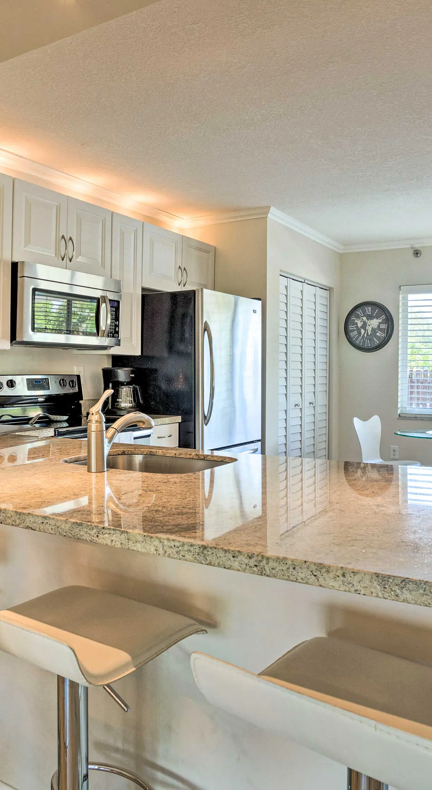Jupiter Condo w/ Pool Access, Walk to Beach!