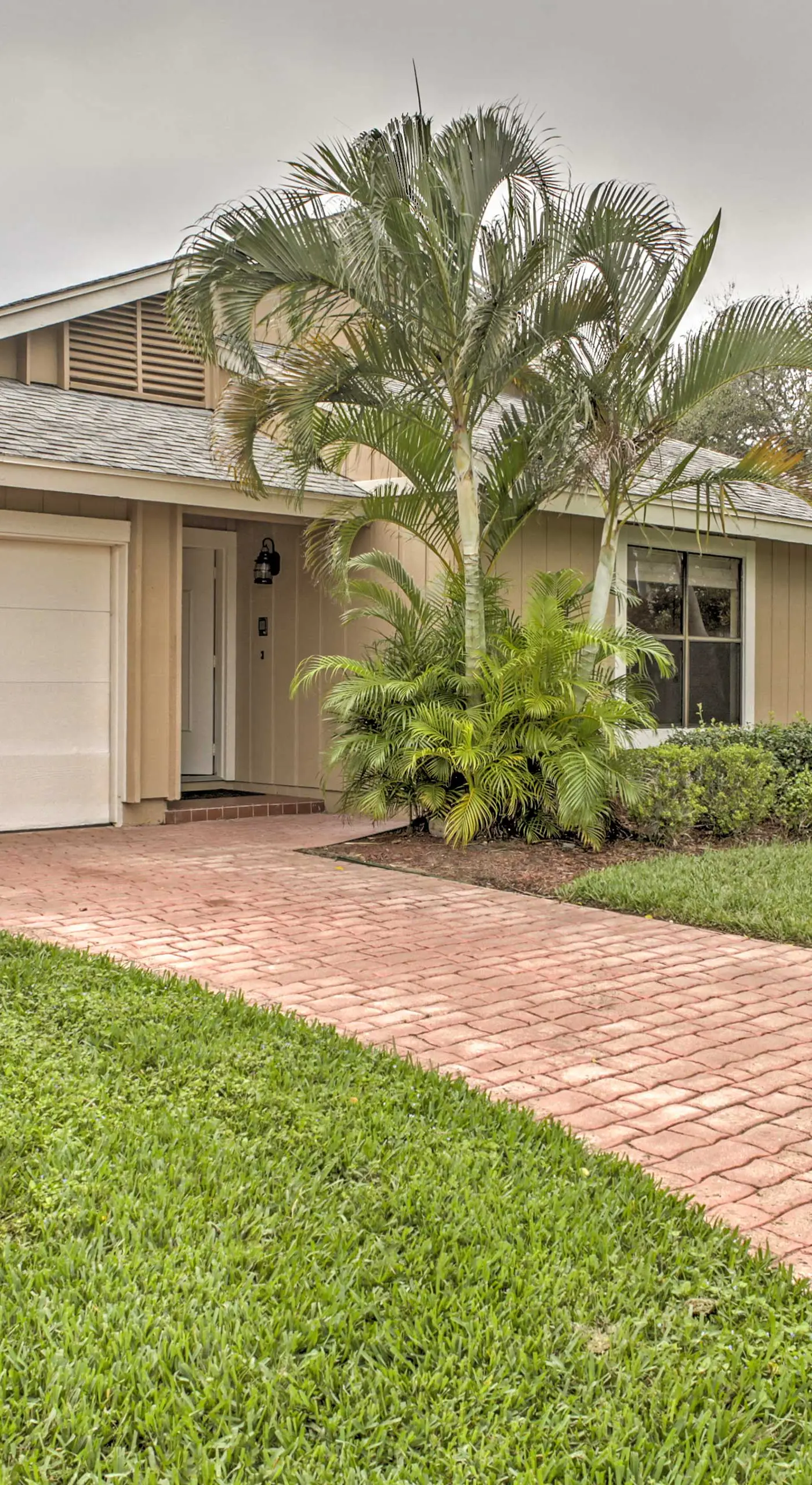 'Sand Dollar' Jenson Beach Home w/ Pool Access!