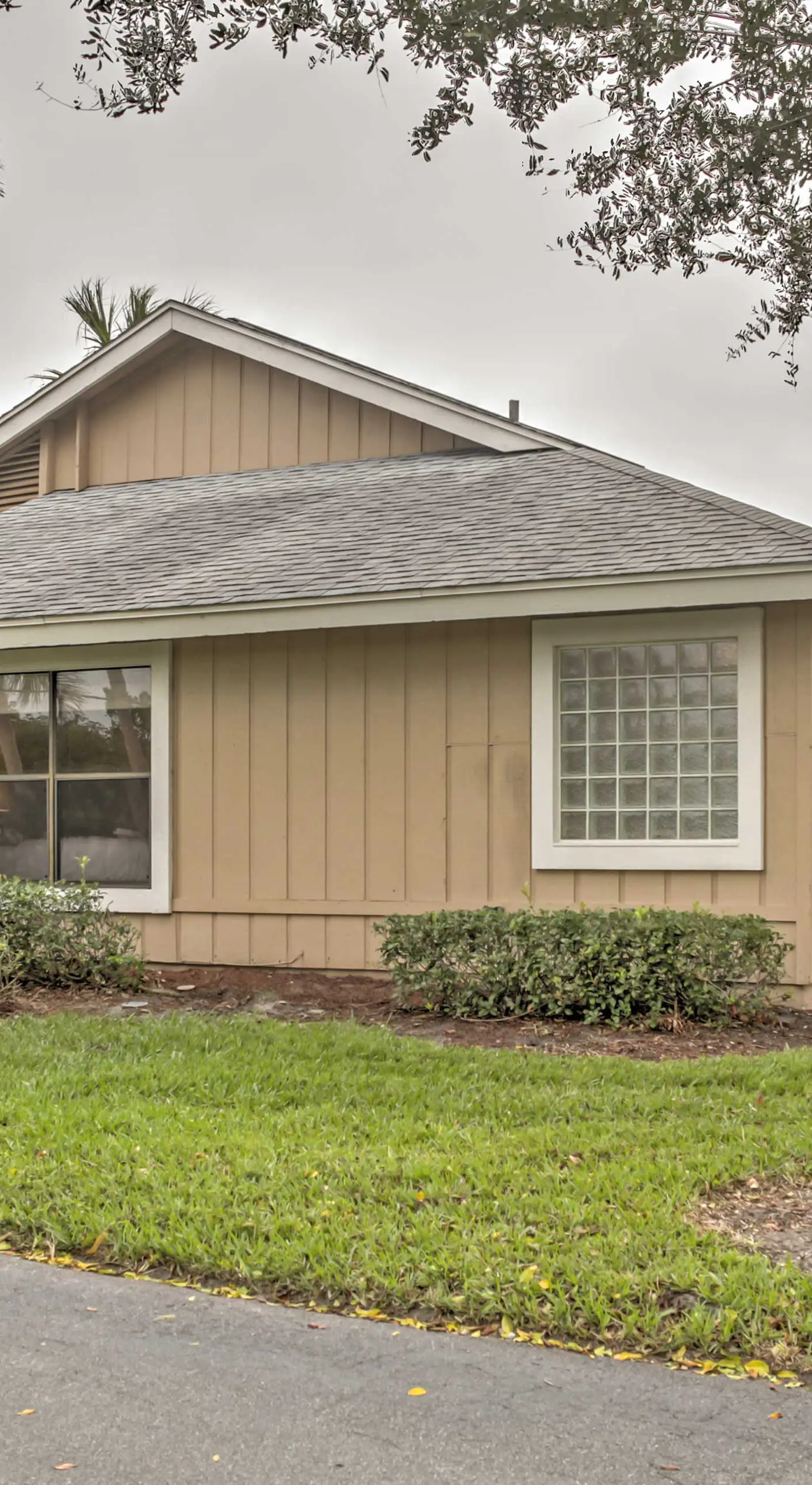 'Sand Dollar' Jenson Beach Home w/ Pool Access!