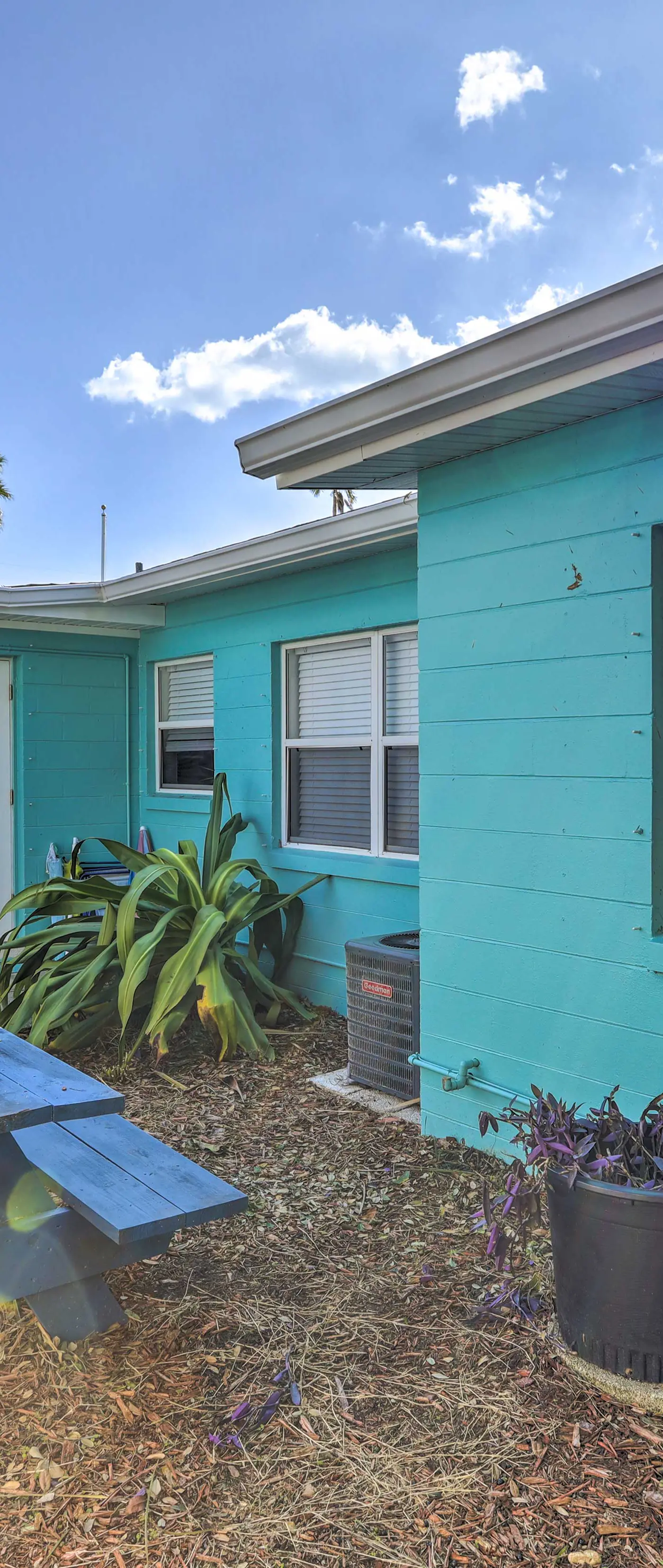 Cute & Cozy Florida Duplex: Walk to Beaches!