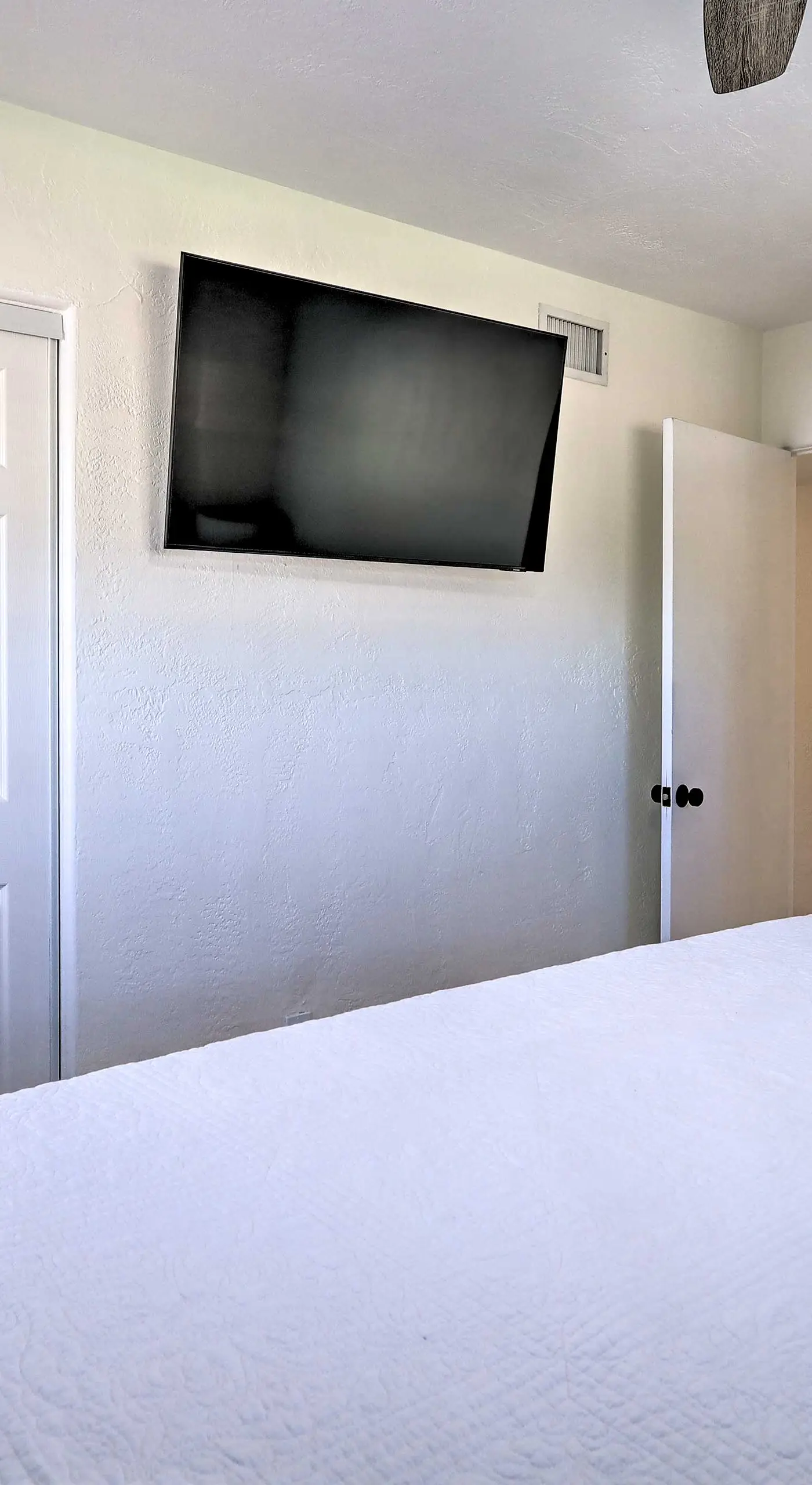 Cute & Cozy Florida Duplex: Walk to Beaches!