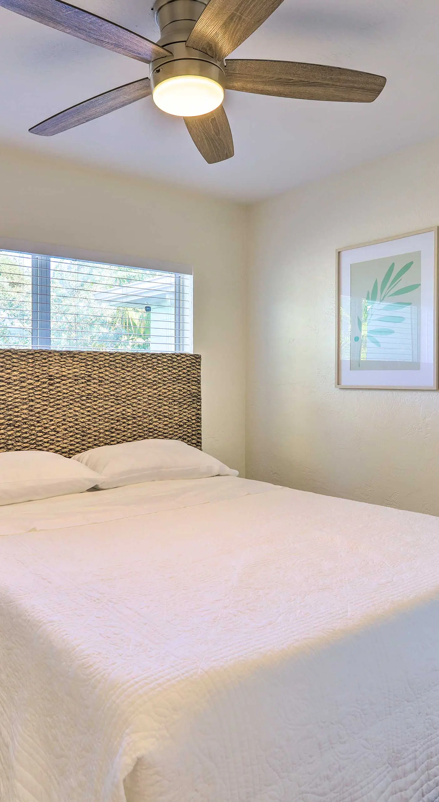 Cute & Cozy Florida Duplex: Walk to Beaches!