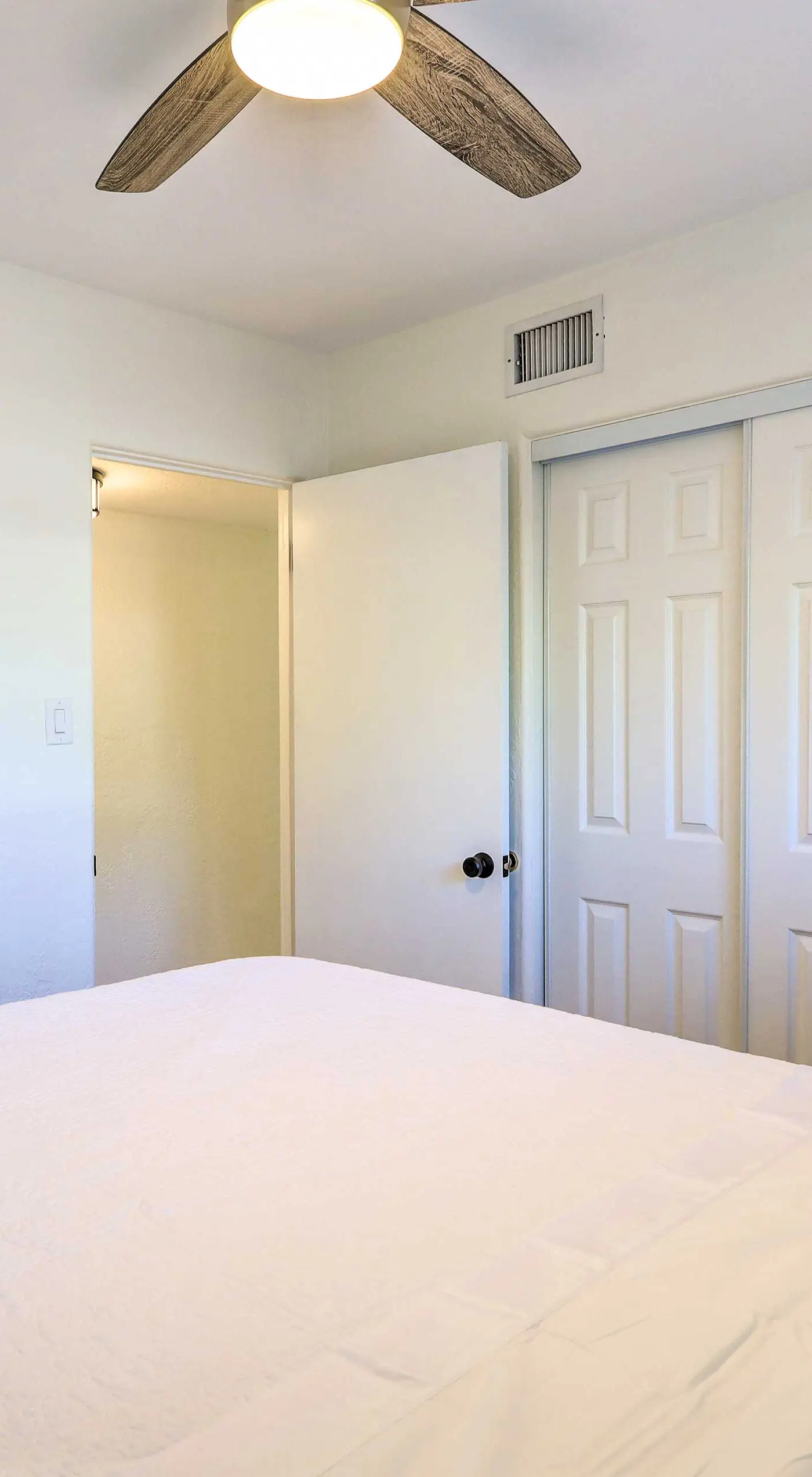 Cute & Cozy Florida Duplex: Walk to Beaches!