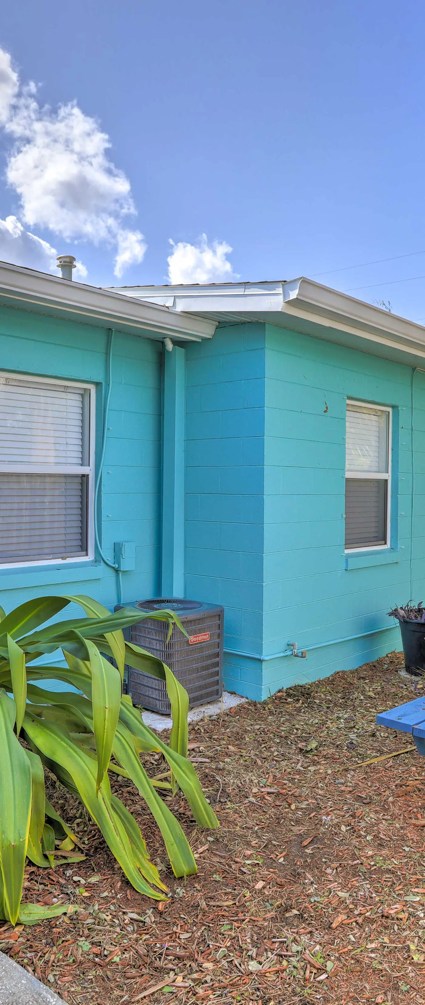 Cute & Cozy Florida Duplex: Walk to Beaches!