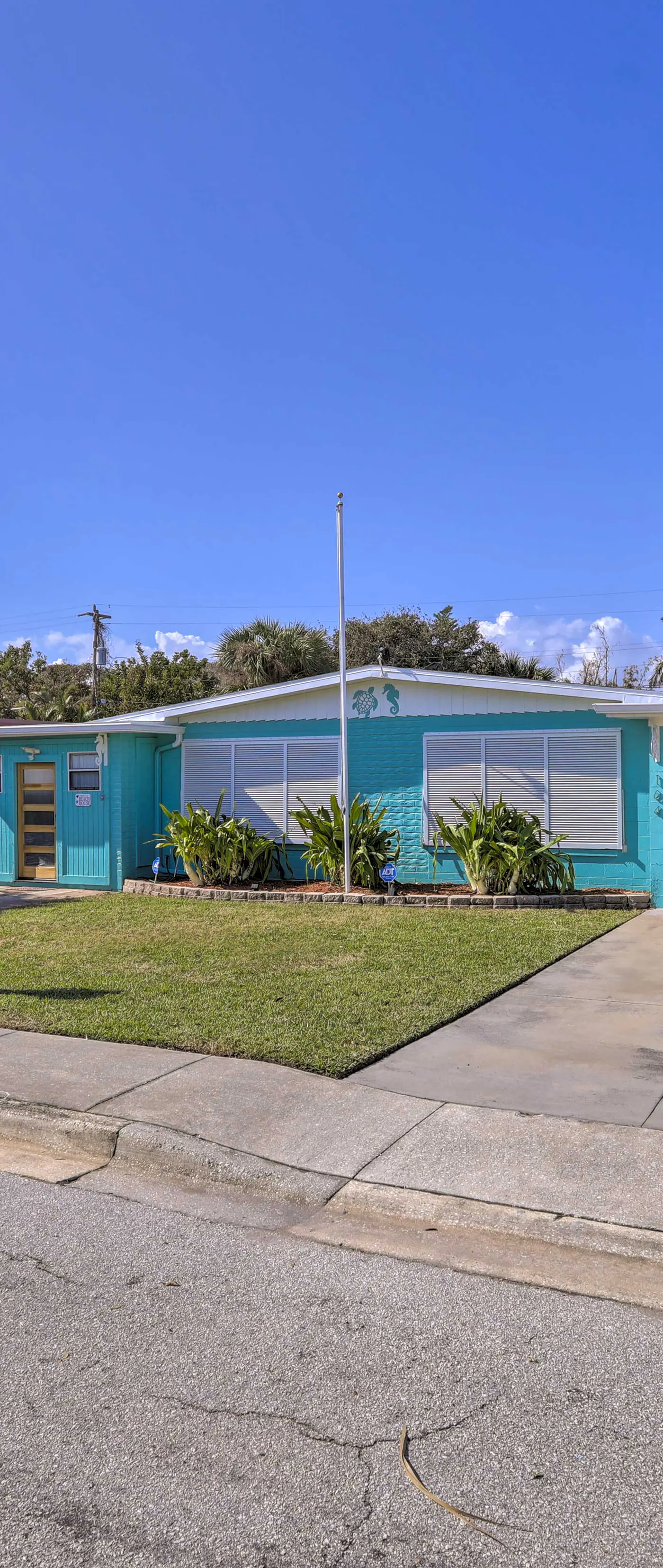 Cute & Cozy Florida Duplex: Walk to Beaches!