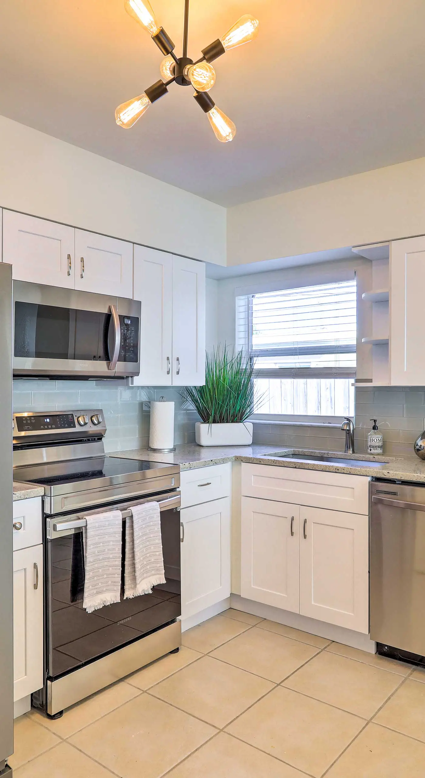 Cute & Cozy Florida Duplex: Walk to Beaches!