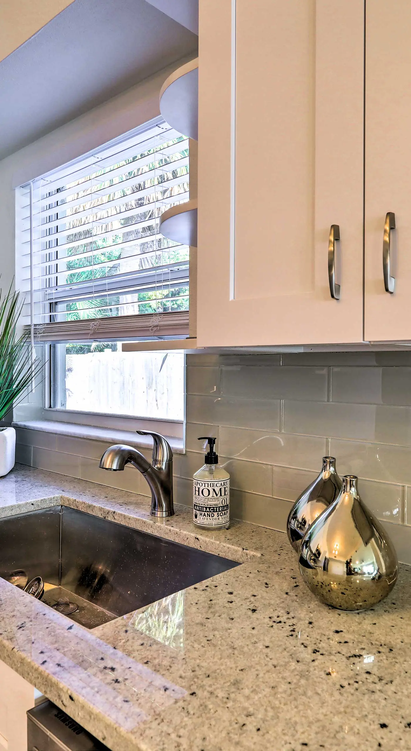Cute & Cozy Florida Duplex: Walk to Beaches!