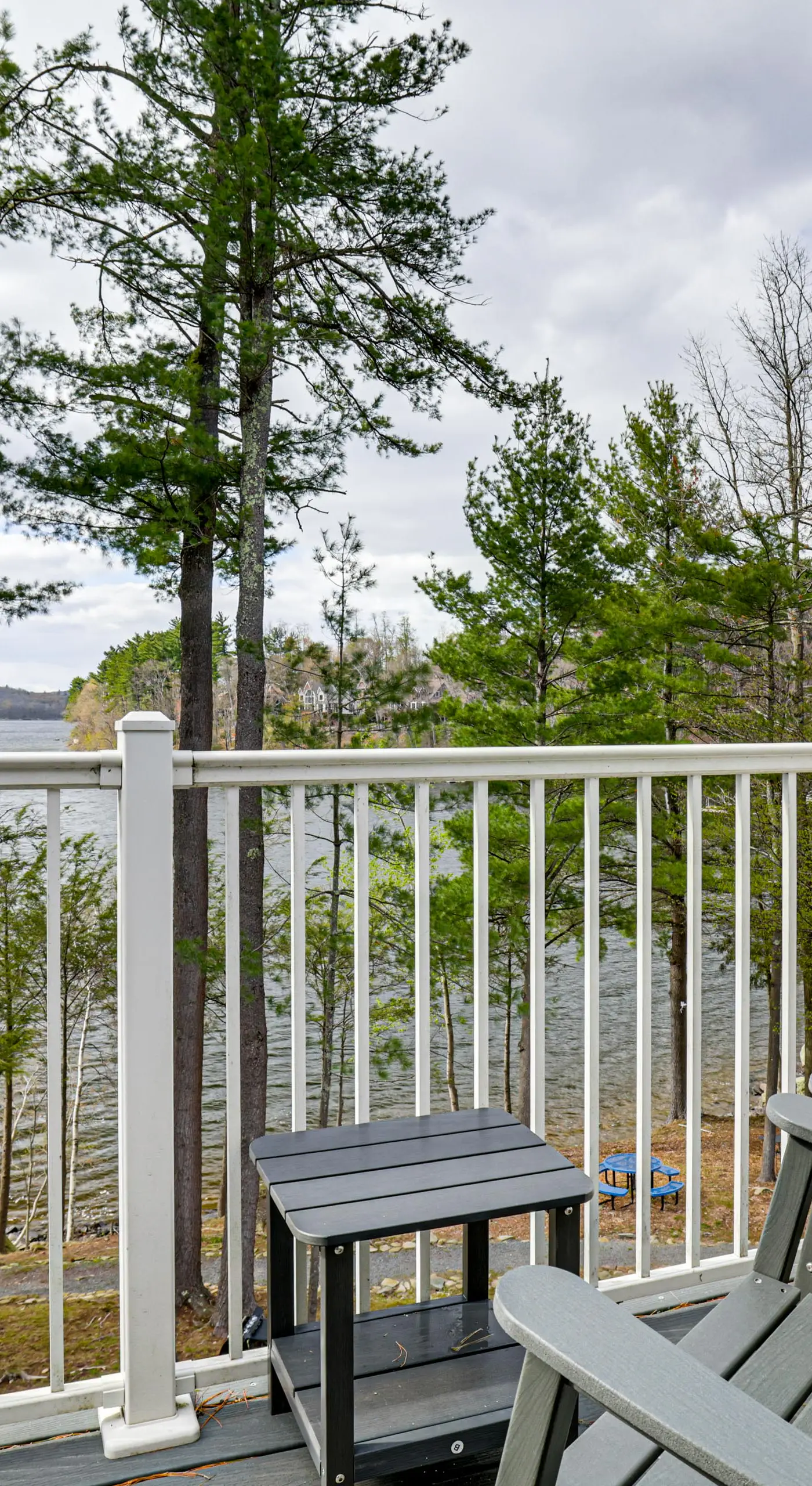 Lake & Boat Slip Access! Family Condo in Greentown