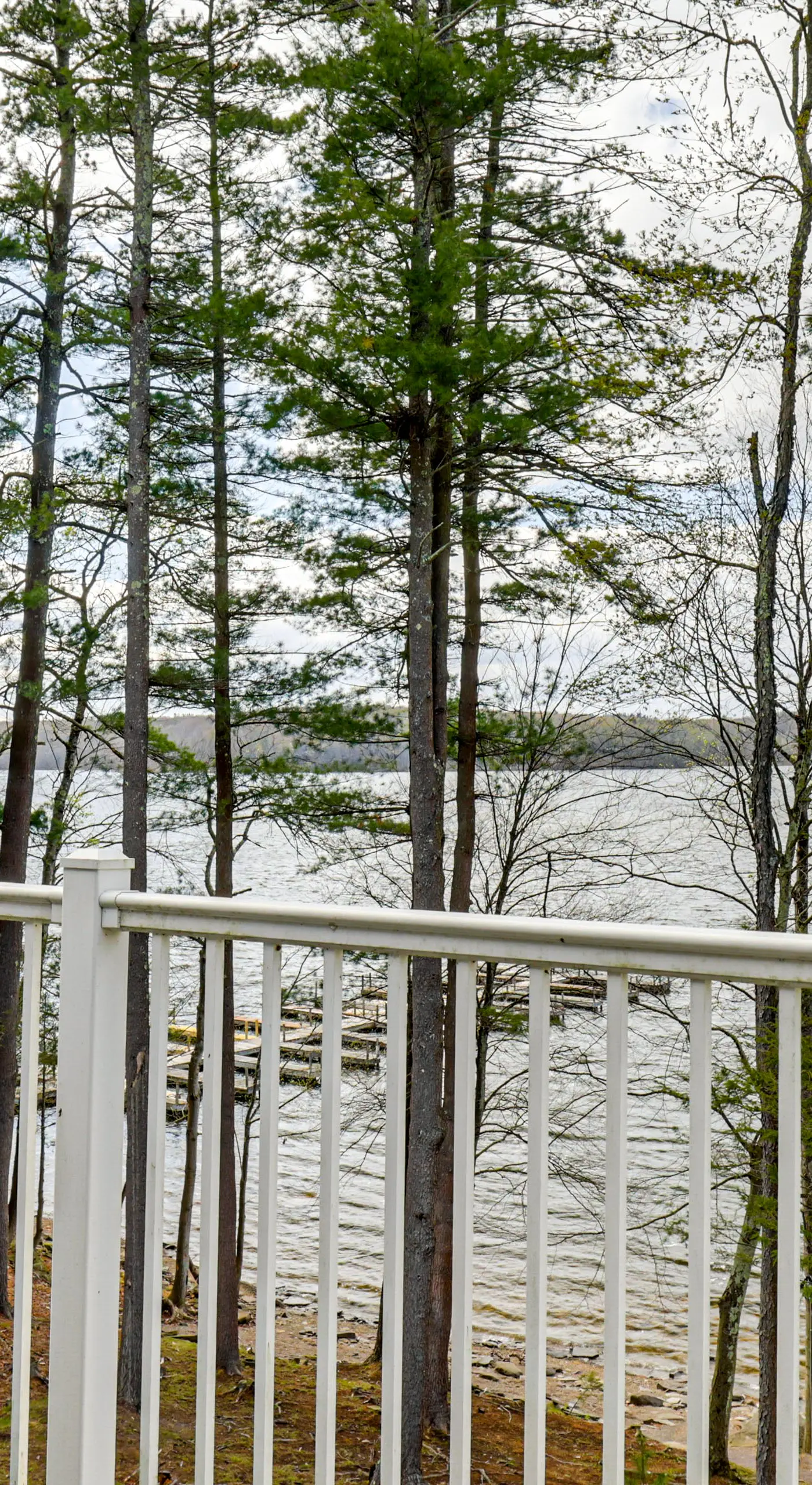 Lake & Boat Slip Access! Family Condo in Greentown