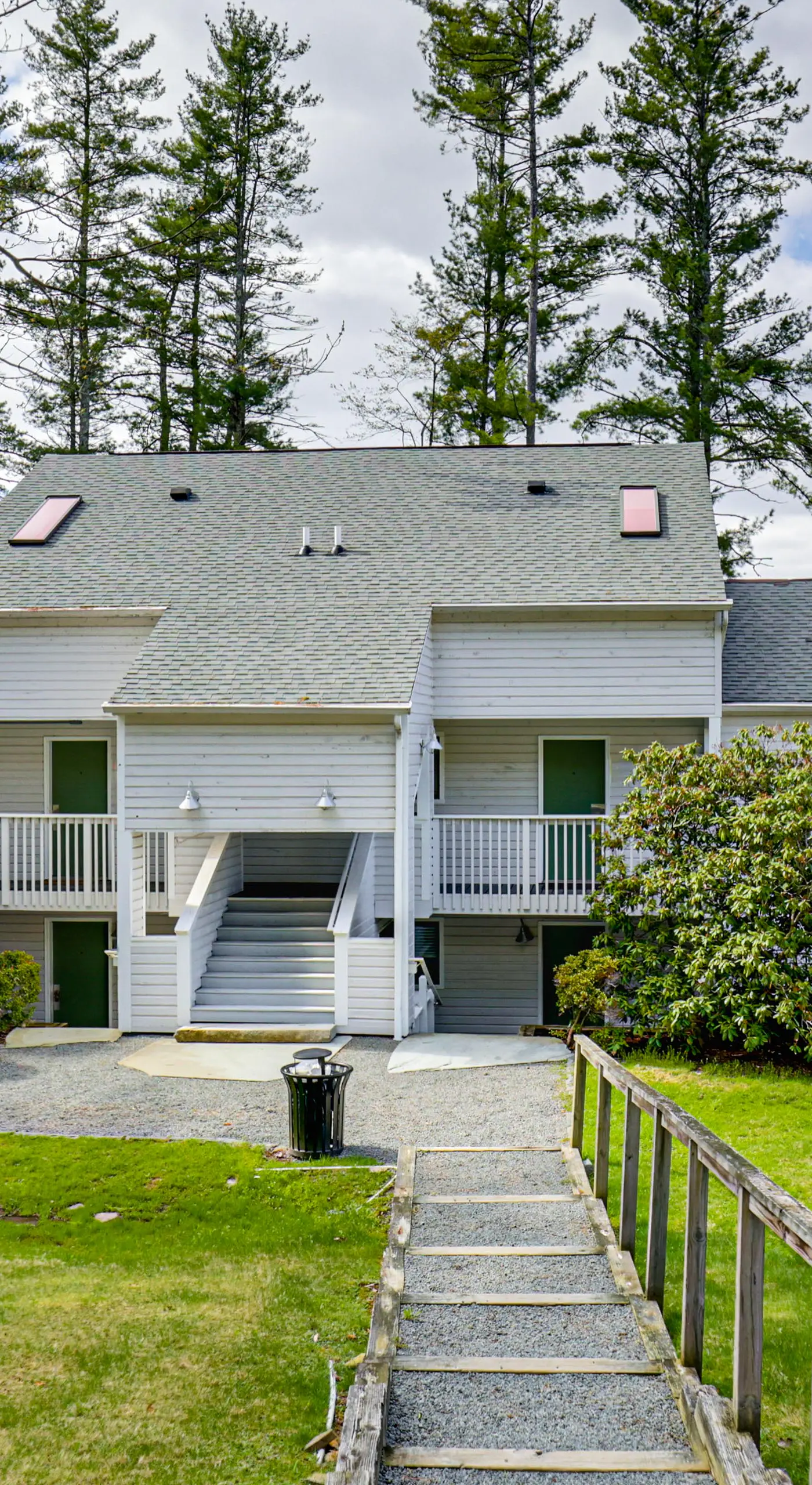 Lake & Boat Slip Access! Family Condo in Greentown