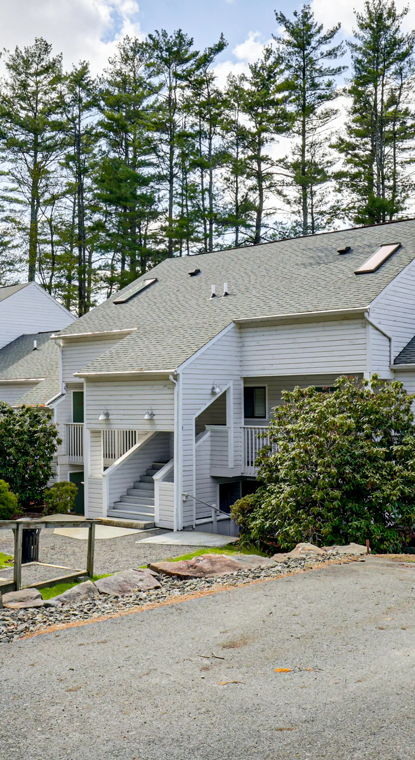 Lake & Boat Slip Access! Family Condo in Greentown