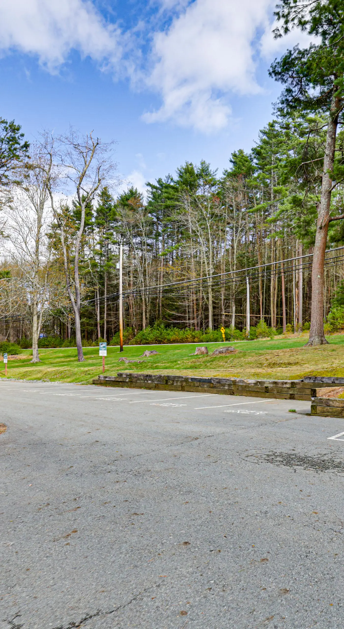 Lake & Boat Slip Access! Family Condo in Greentown