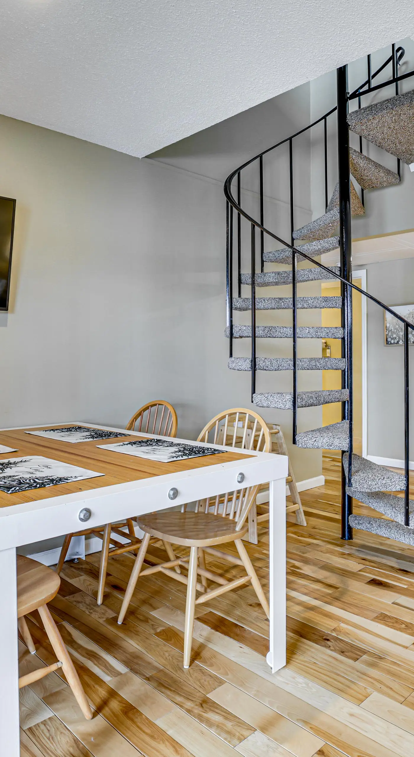 Lake & Boat Slip Access! Family Condo in Greentown