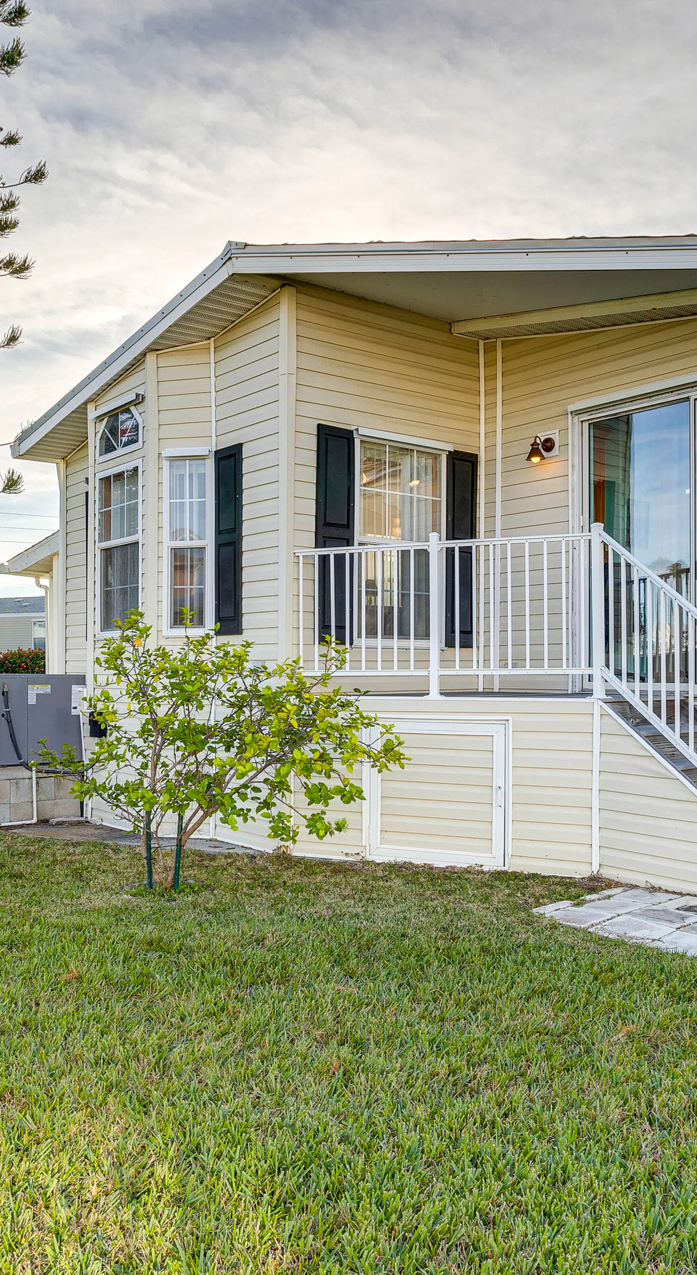 Nettles Island Jensen Beach Home: Walk to Ocean!
