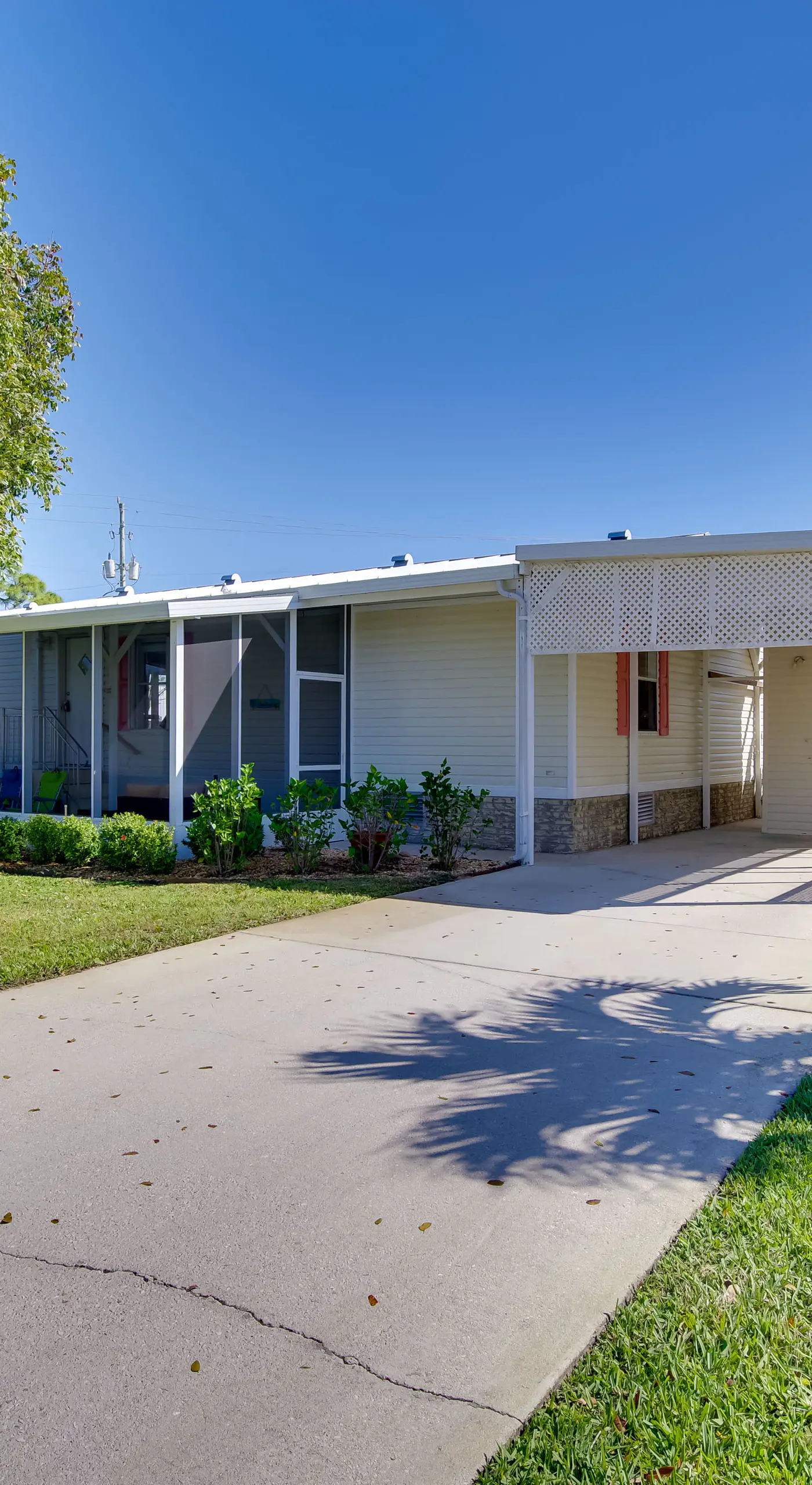 Sebastien Cottage w/ Screened Porch, 5 Mi to Beach
