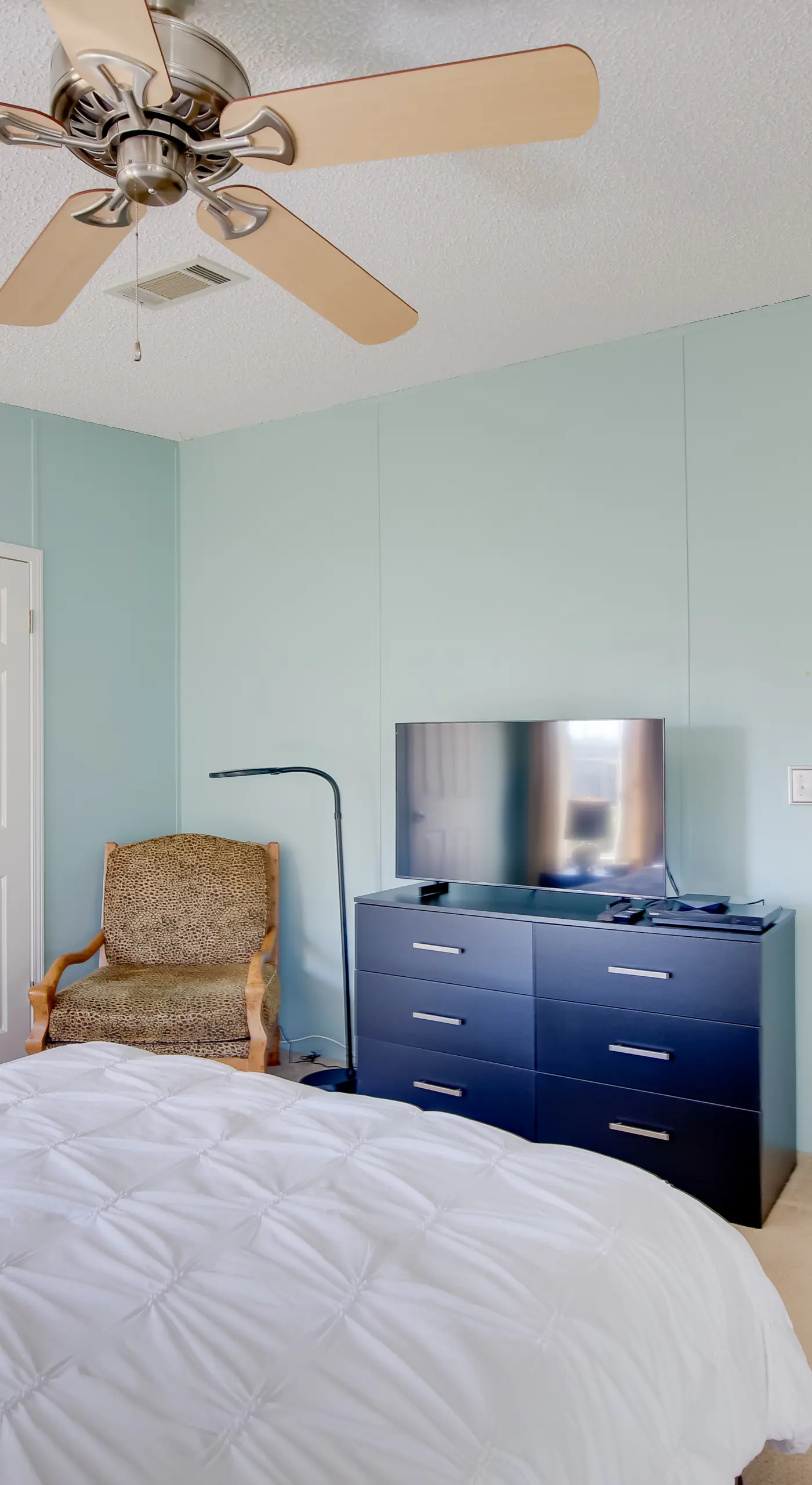 Sebastien Cottage w/ Screened Porch, 5 Mi to Beach