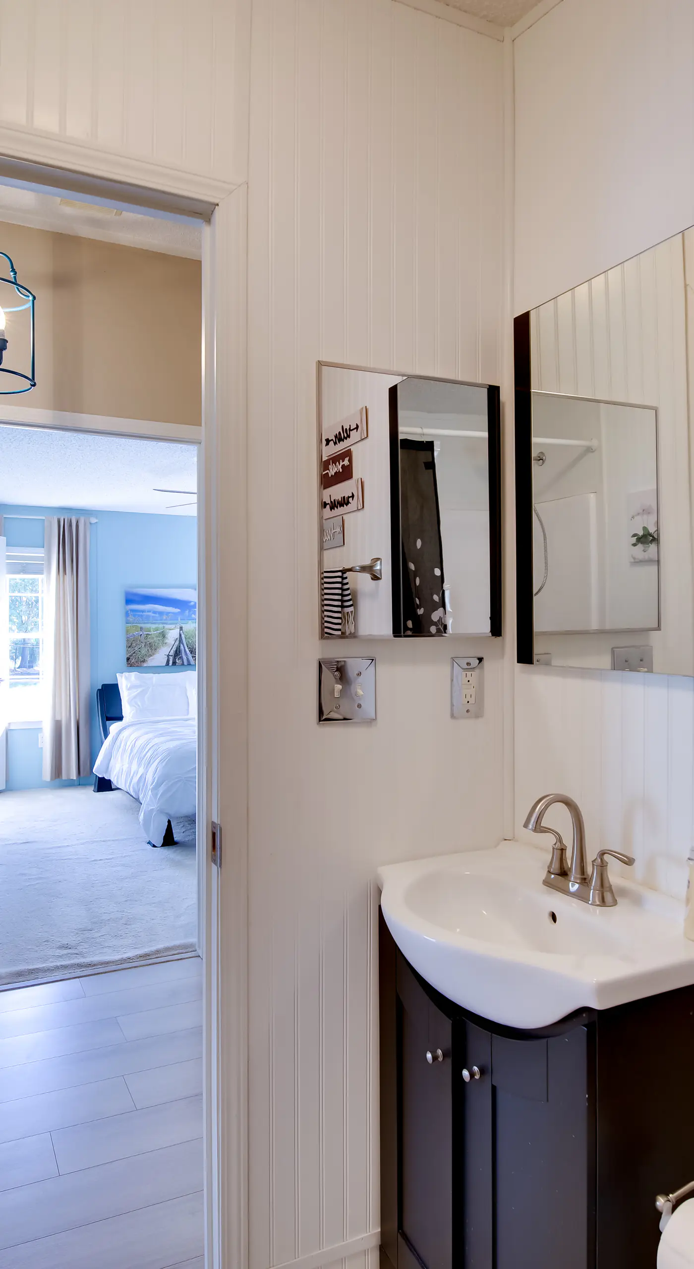 Sebastien Cottage w/ Screened Porch, 5 Mi to Beach