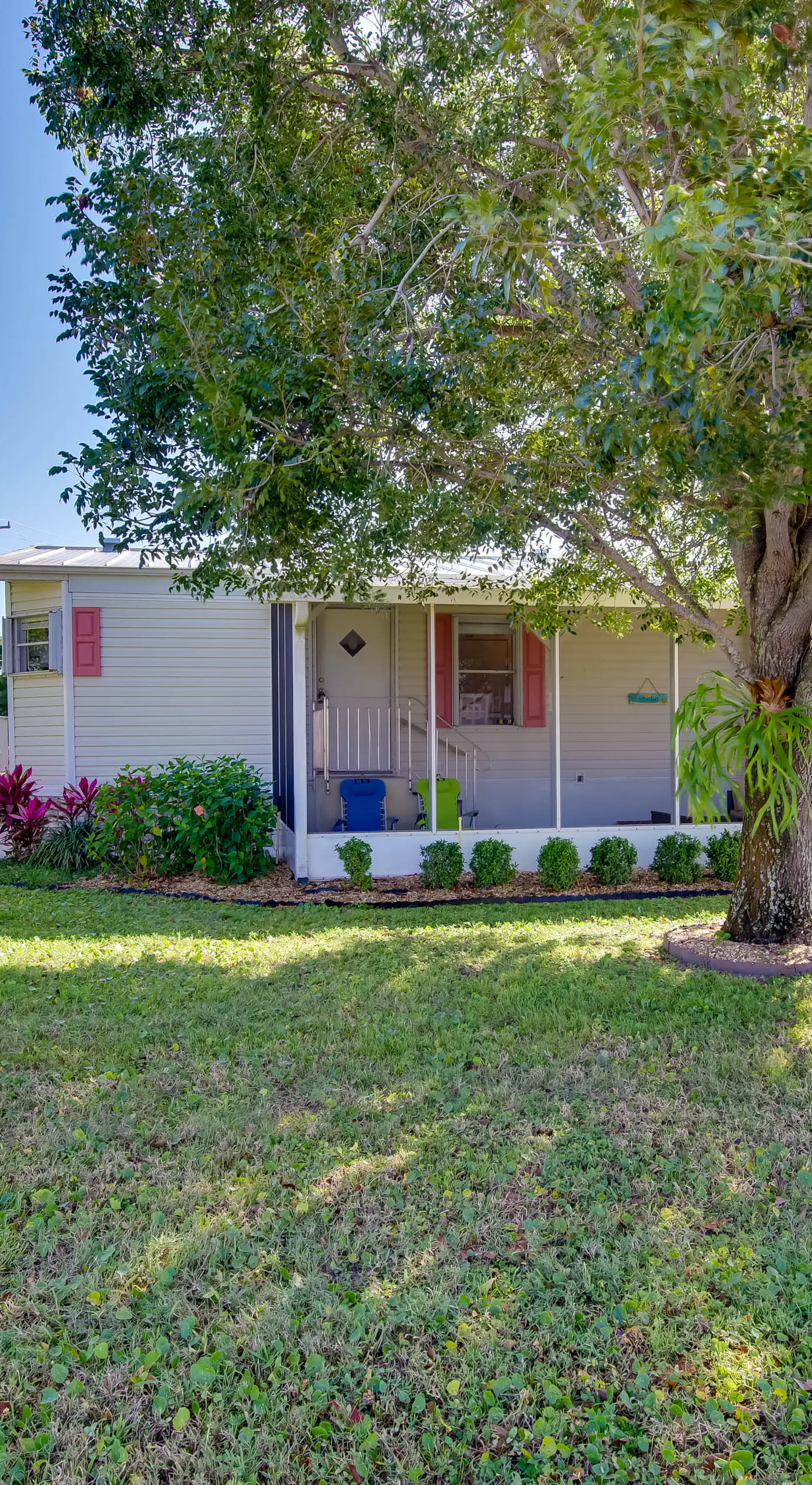 Sebastien Cottage w/ Screened Porch, 5 Mi to Beach
