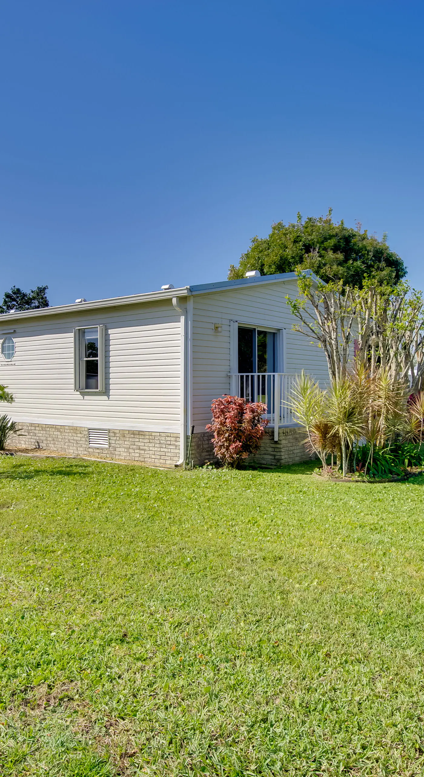 Sebastien Cottage w/ Screened Porch, 5 Mi to Beach