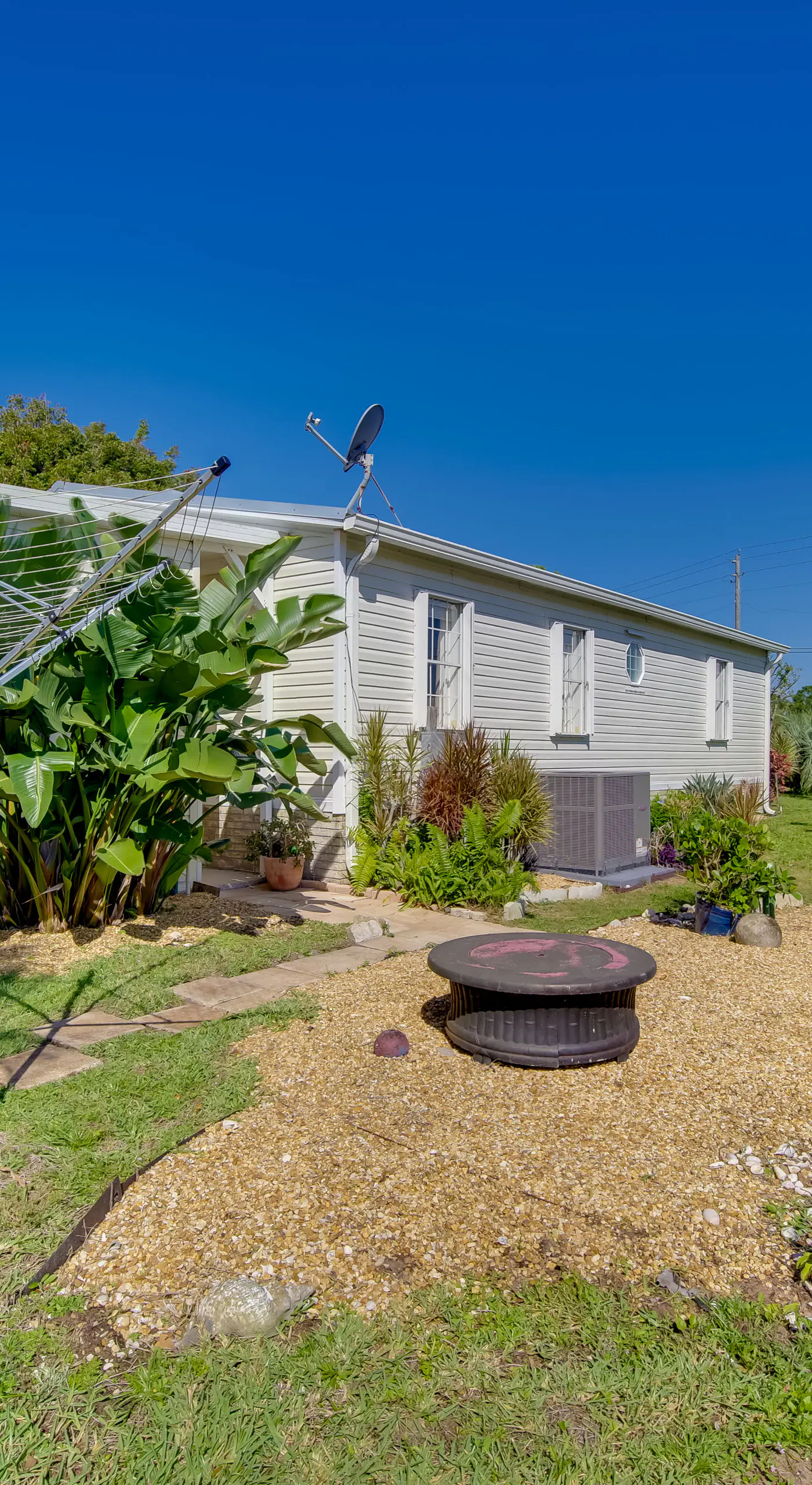 Sebastien Cottage w/ Screened Porch, 5 Mi to Beach